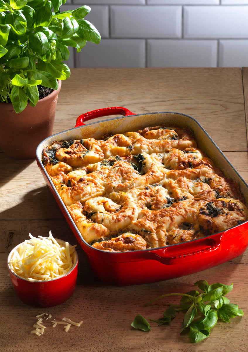 Le Creuset Bratreine Signatur garnet 40,2cm Lifestyle 1