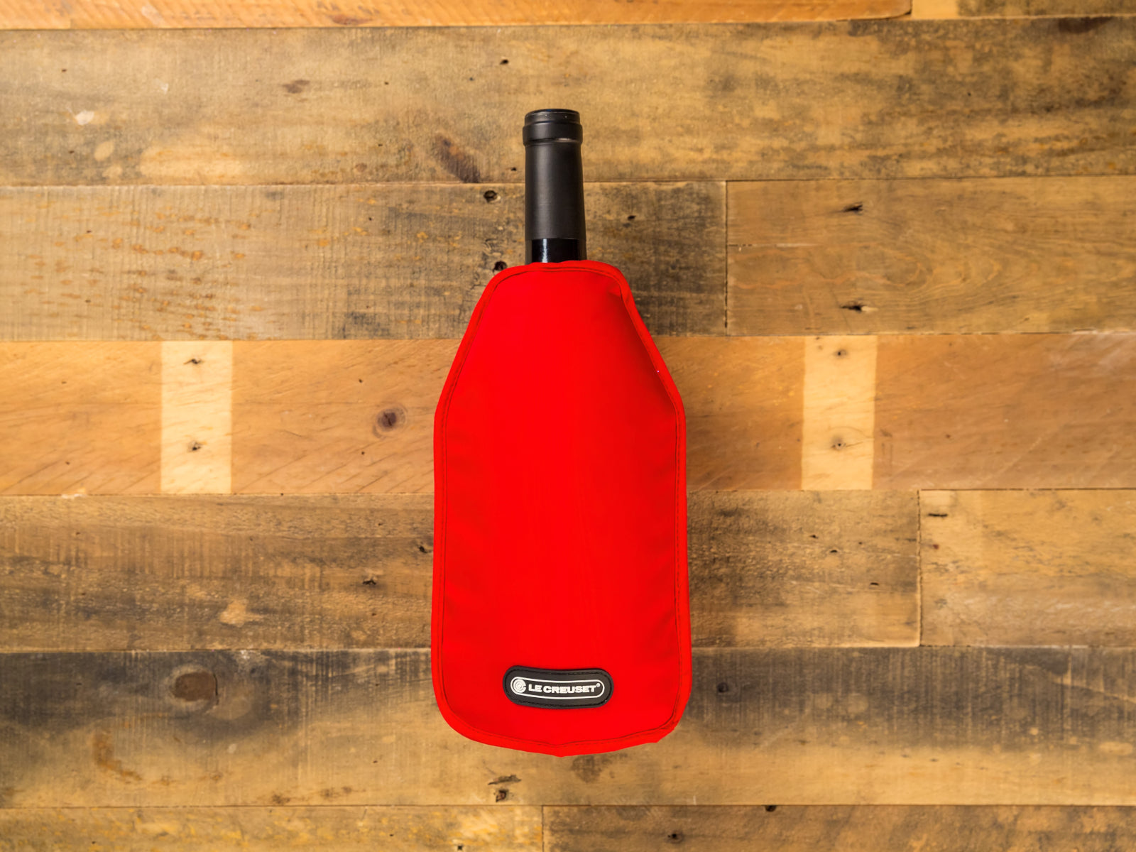 Le Creuset Aktiv-Weinkühler WA-126 kirschrot Lifestyle 2