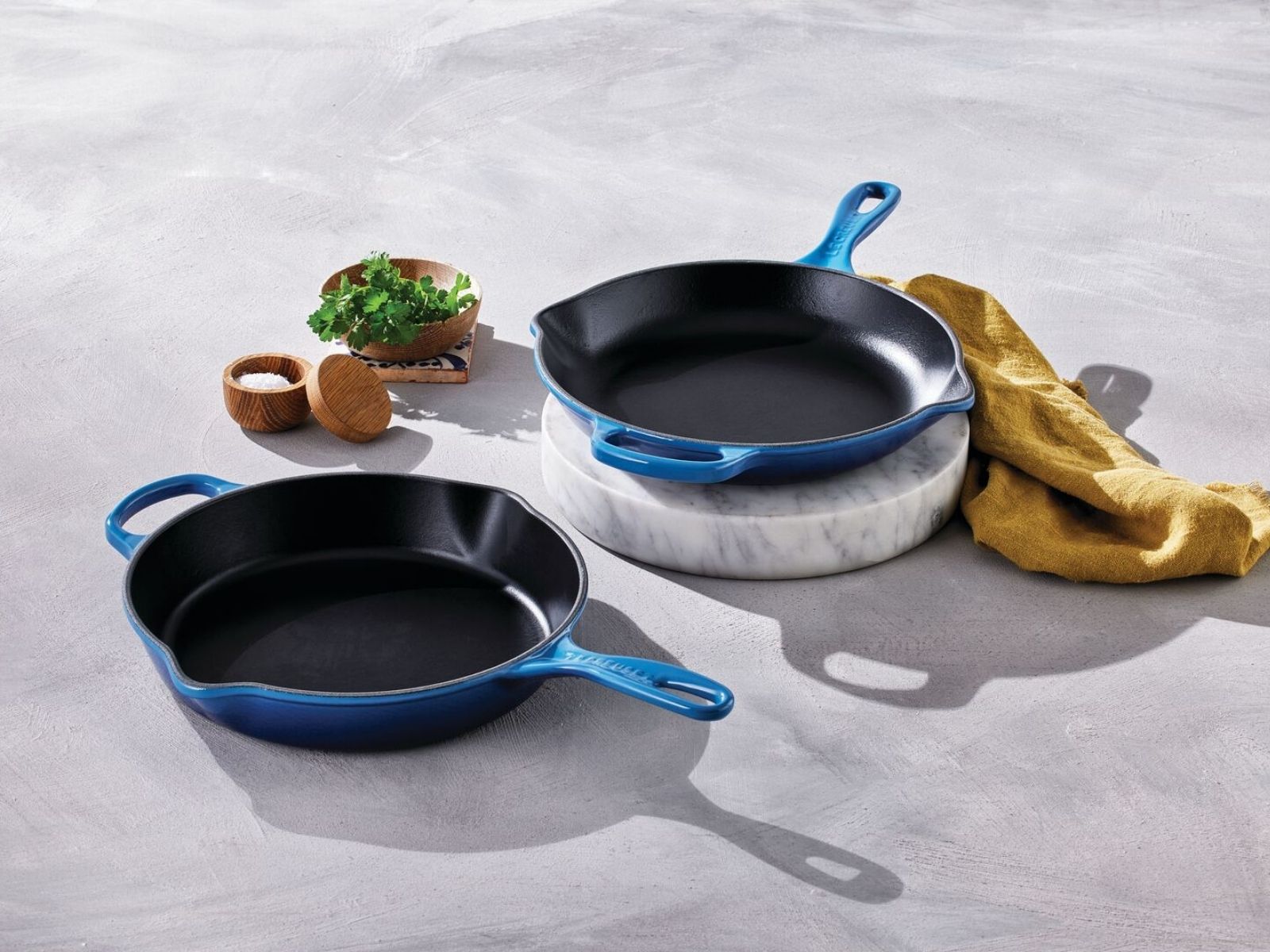 Le Creuset Brat- und Servierpfanne Signature rund azure 23cm - Produktbild 6