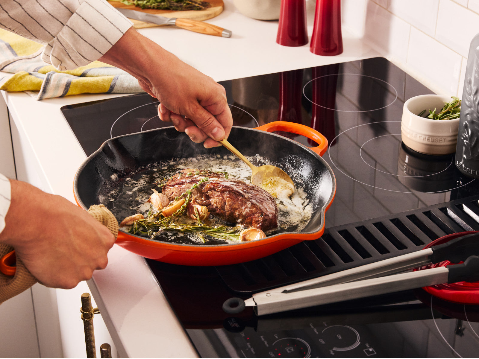 Le Creuset Brat- und Servierpfanne Signature rund ofenrot 30cm - Produktbild 9