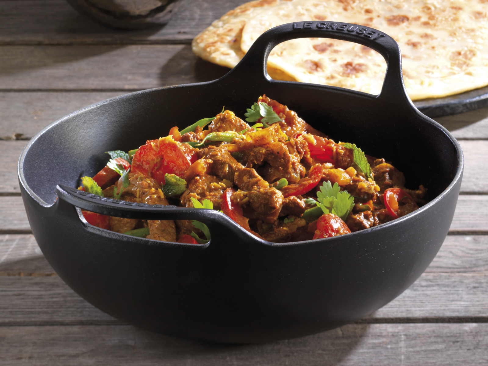 Le Creuset Balti Dish Tradition rund sea salt 24cm Lifestyle 3