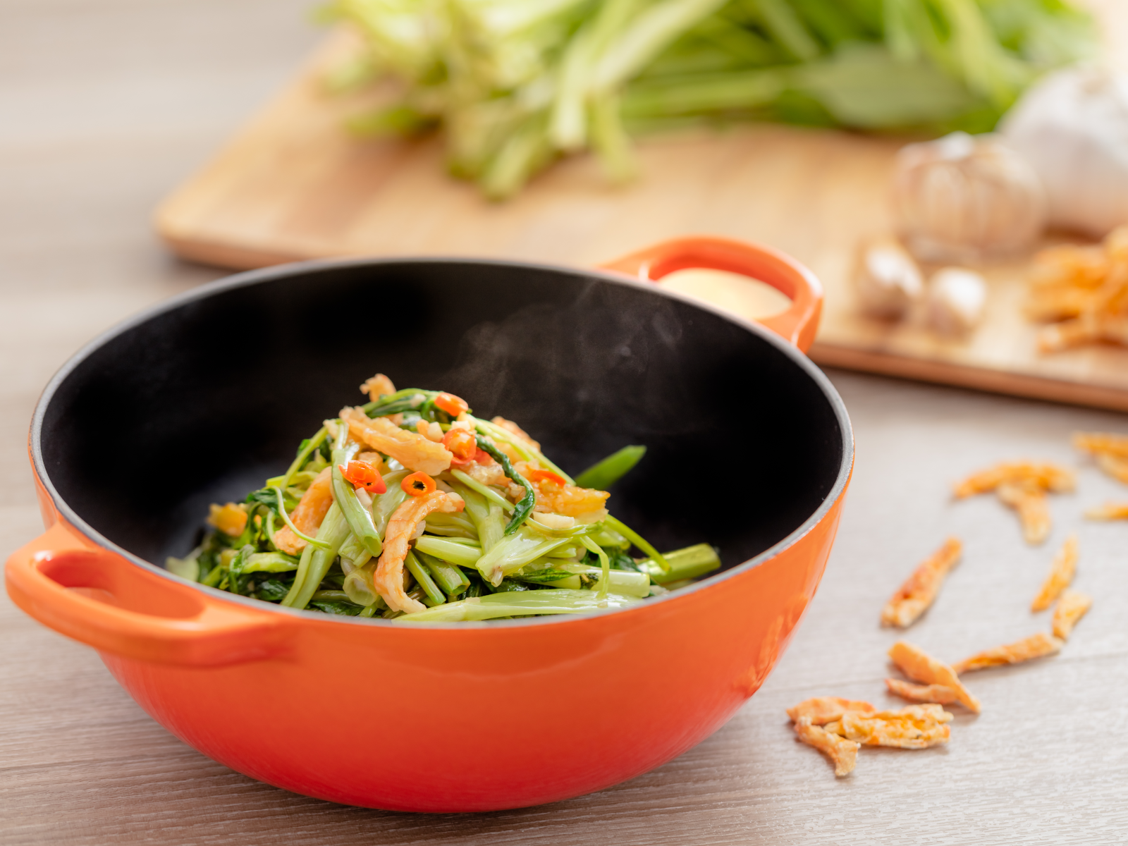 Le Creuset Balti Dish Tradition rund ofenrot 24cm Lifestyle 2