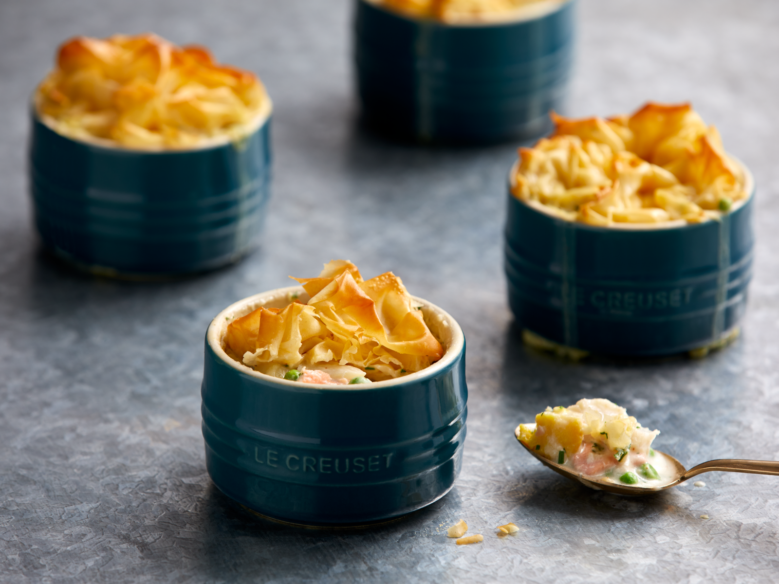 Le Creuset stapelbares Förmchen deep teal 8cm Lifestyle 4