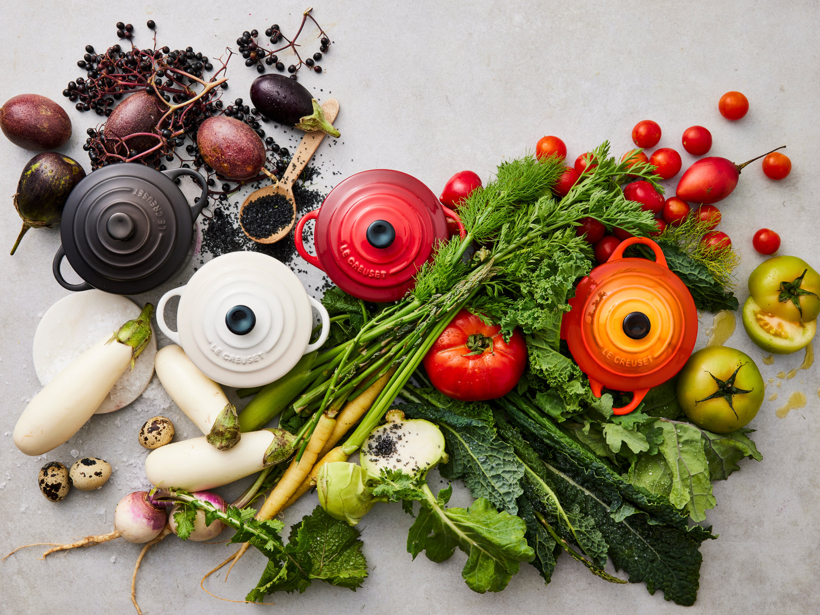 Le Creuset Mini-Cocotte rund kirschrot 14cm Lifestyle 1