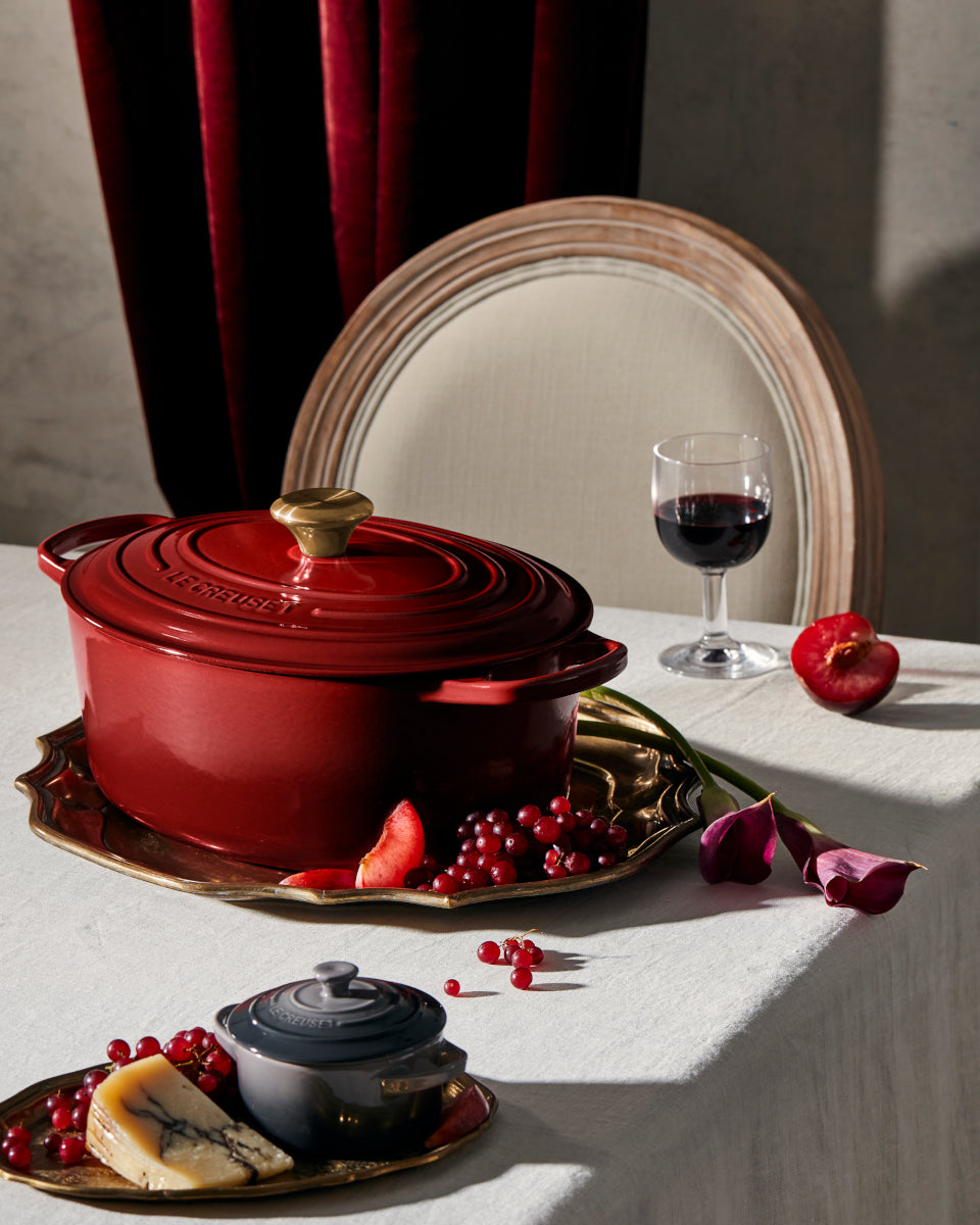 Le Creuset Bräter Signatur oval garnet 25,7cm Lifestyle 3