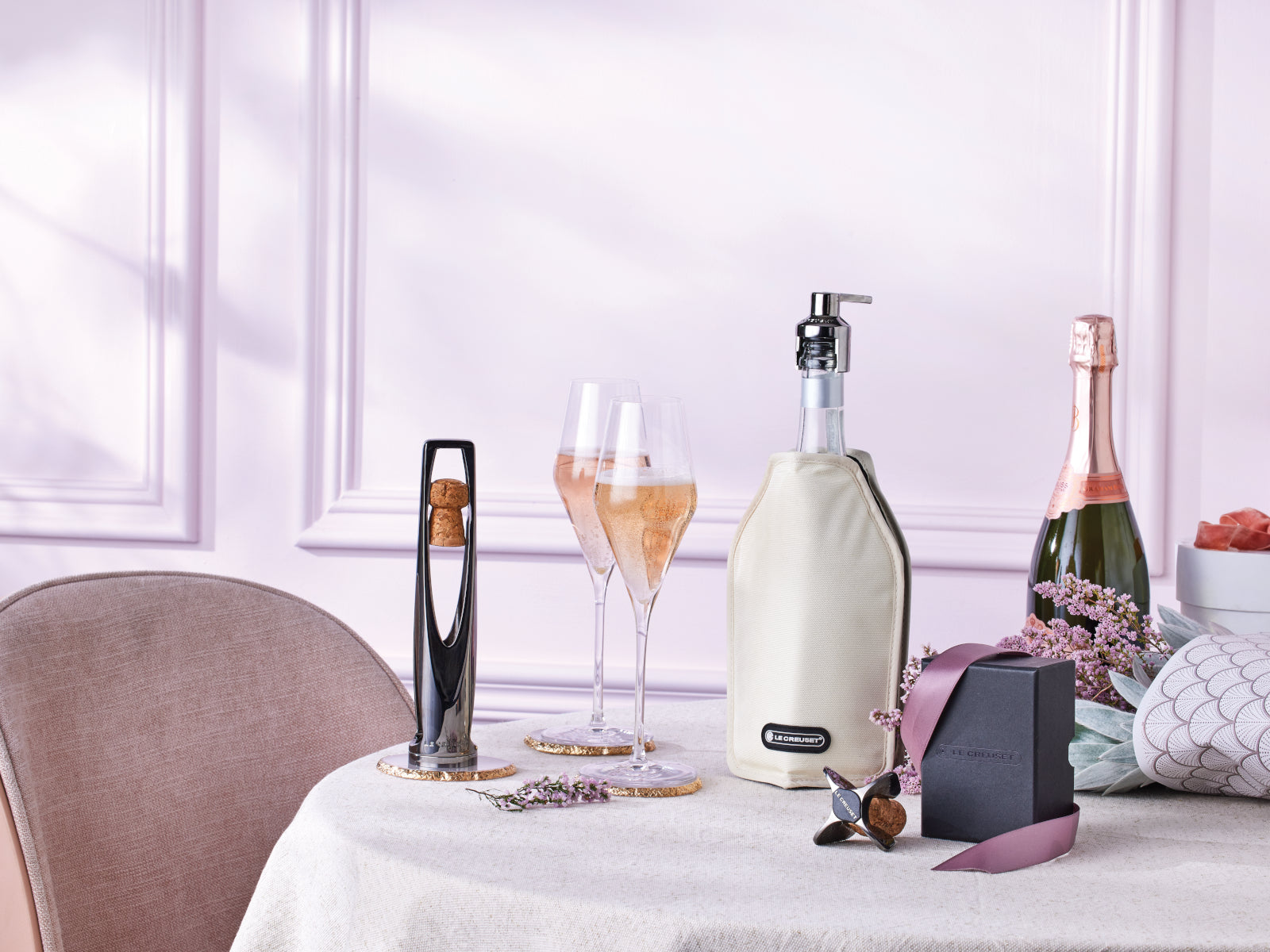 Le Creuset Weinkühler WA-126 Eifelturm Lifestyle 1