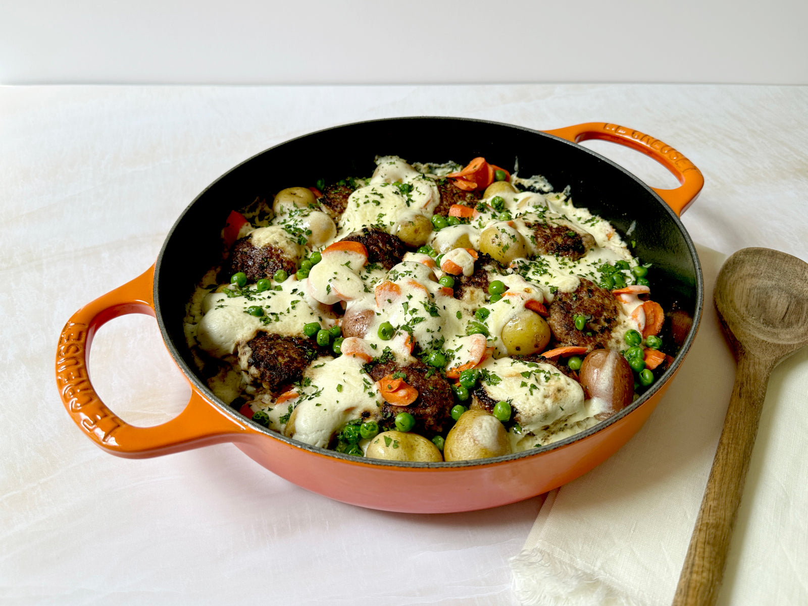 Le Creuset Servierpfanne Signature ofenrot 28,7cm Lifestyle 2