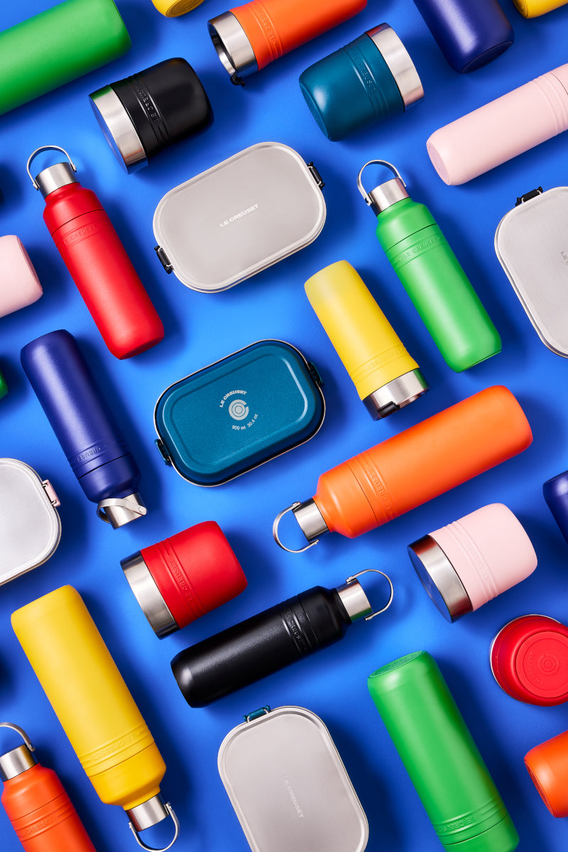 Le Creuset On The Go Trinkflasche deep teal 500ml Lifestyle 1