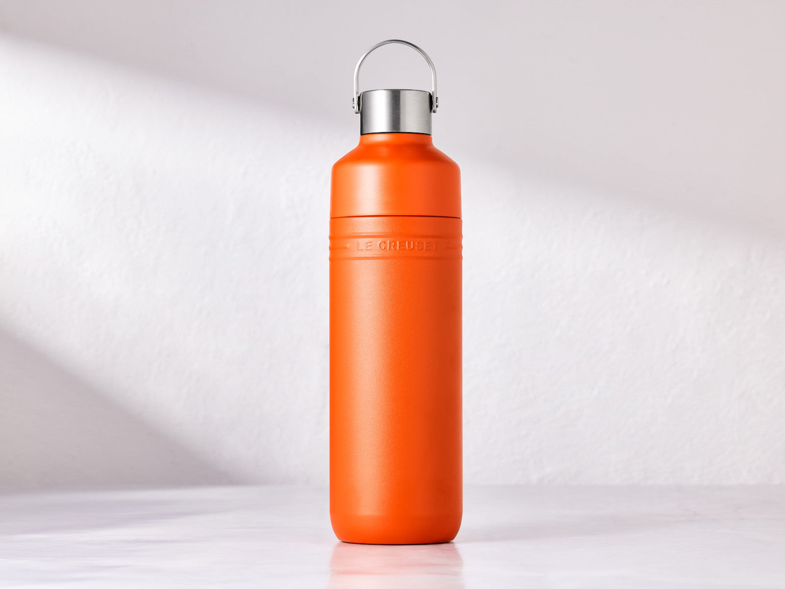 Le Creuset On The Go Trinkflasche ofenrot  1l Lifestyle 3