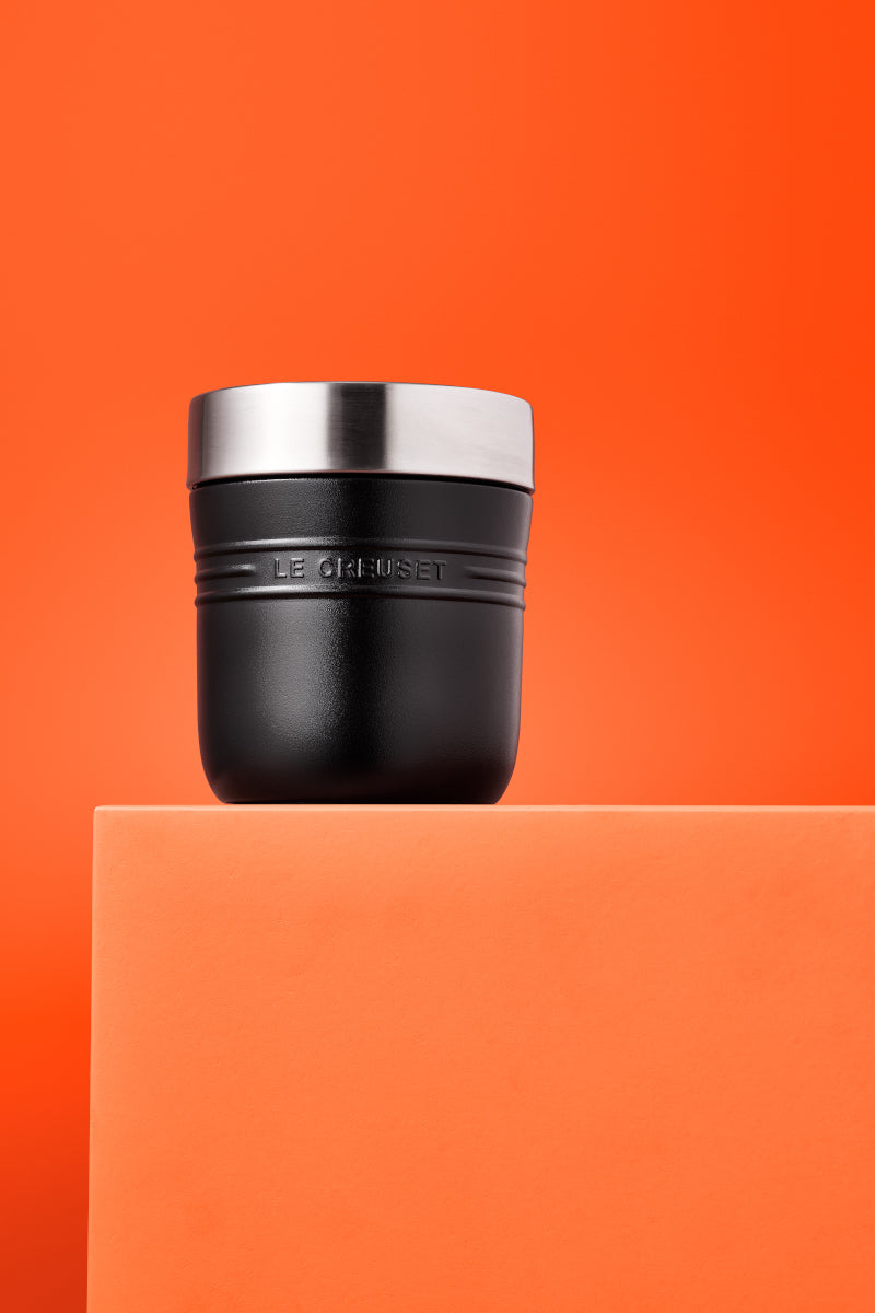 Le Creuset On The Go Thermobehälter schwarz matt 500ml Lifestyle 3