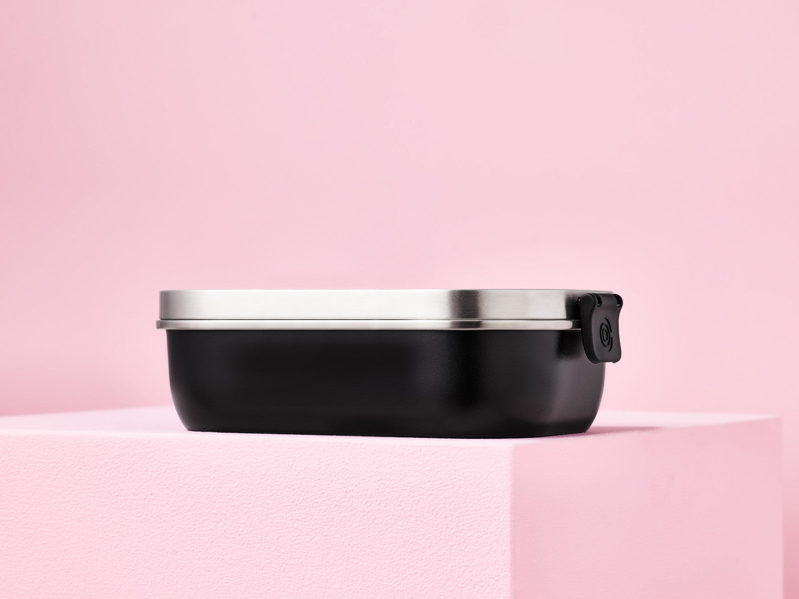 Le Creuset On The Go Lunchbox schwarz matt 900ml Lifestyle 4