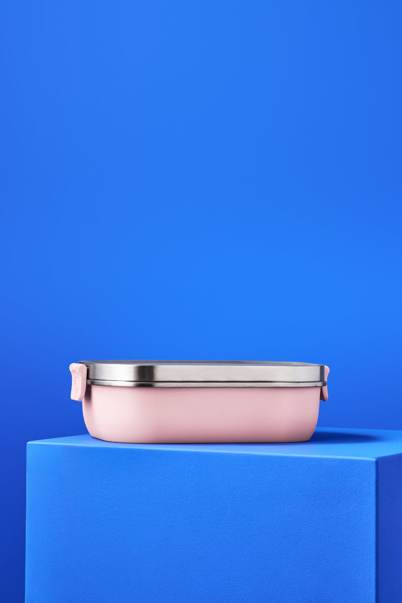 Le Creuset On The Go Lunchbox shell pink 900ml Lifestyle 6