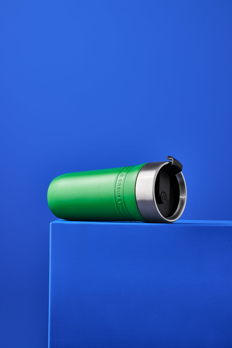 Le Creuset On The Go Thermobecher bamboo green 350ml Lifestyle 3