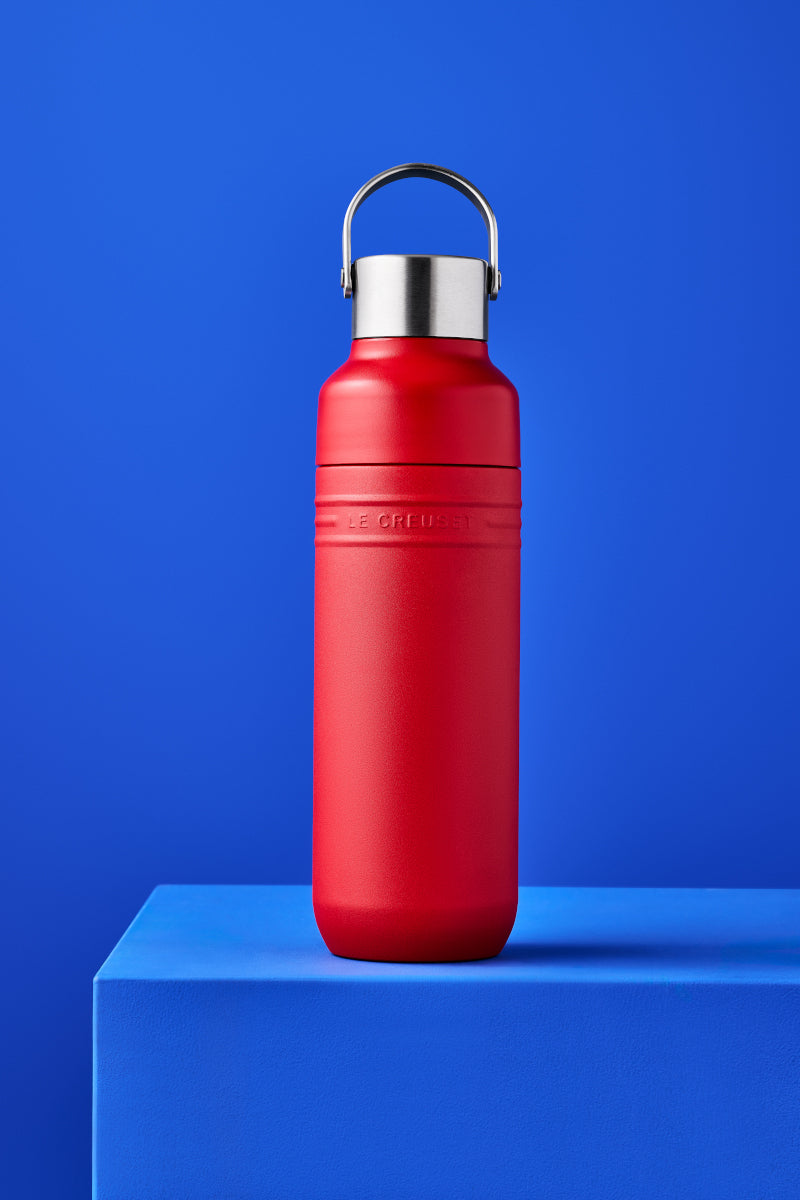 Le Creuset On The Go Trinkflasche kirschrot 1l Lifestyle 4