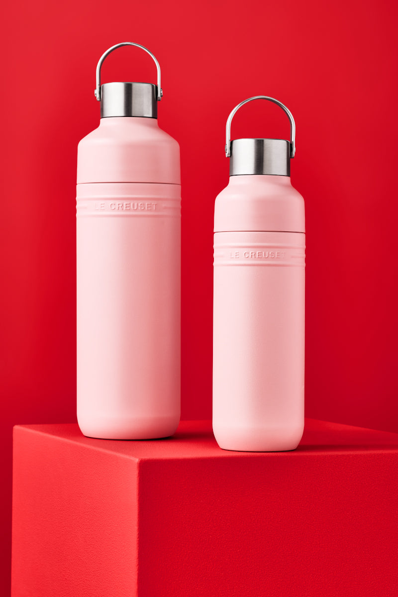 Le Creuset On The Go Trinkflasche shell pink 1l Lifestyle 3