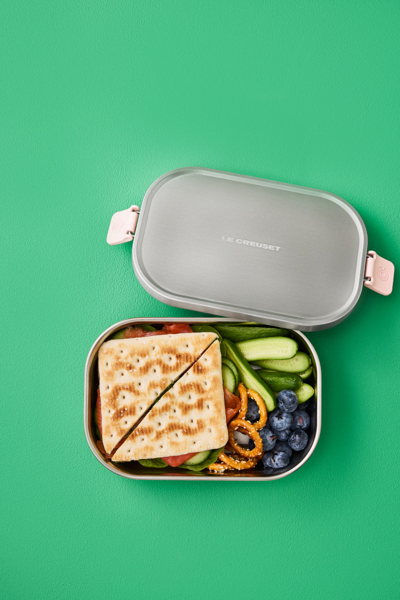 Le Creuset On The Go Lunchbox kirschrot 900ml  Lifestyle 11