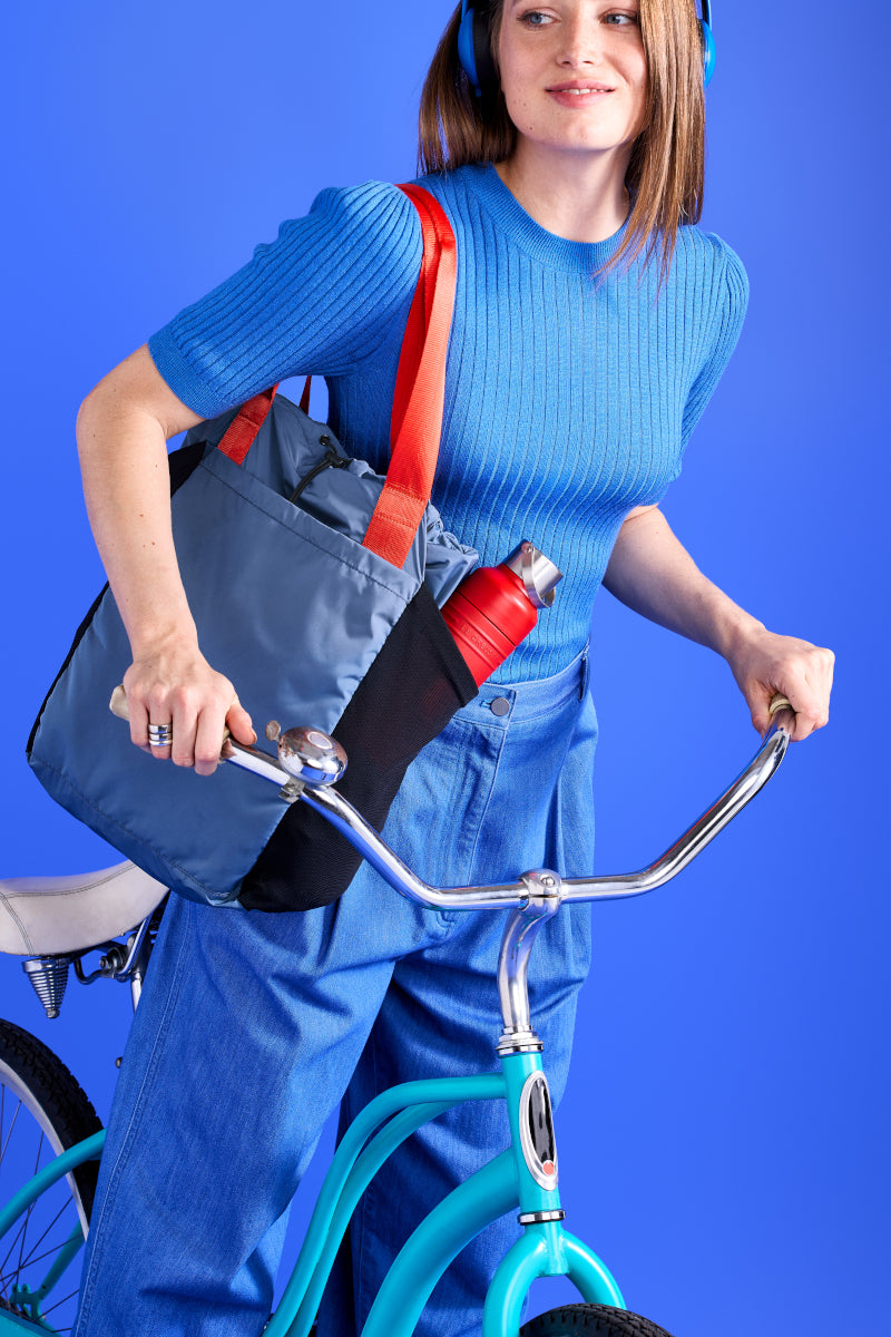 Le Creuset On The Go Trinkflasche kirschrot 1l Lifestyle 7