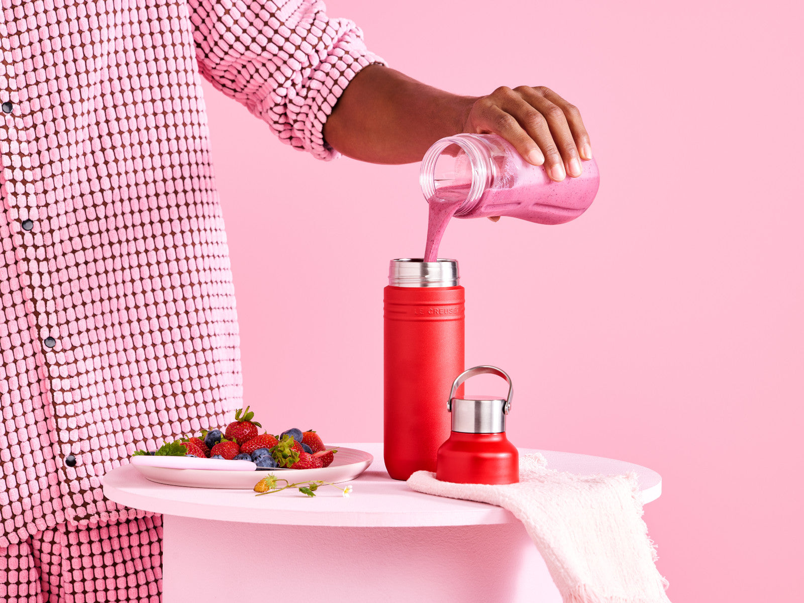 Le Creuset On The Go Trinkflasche kirschrot 1l Lifestyle 10