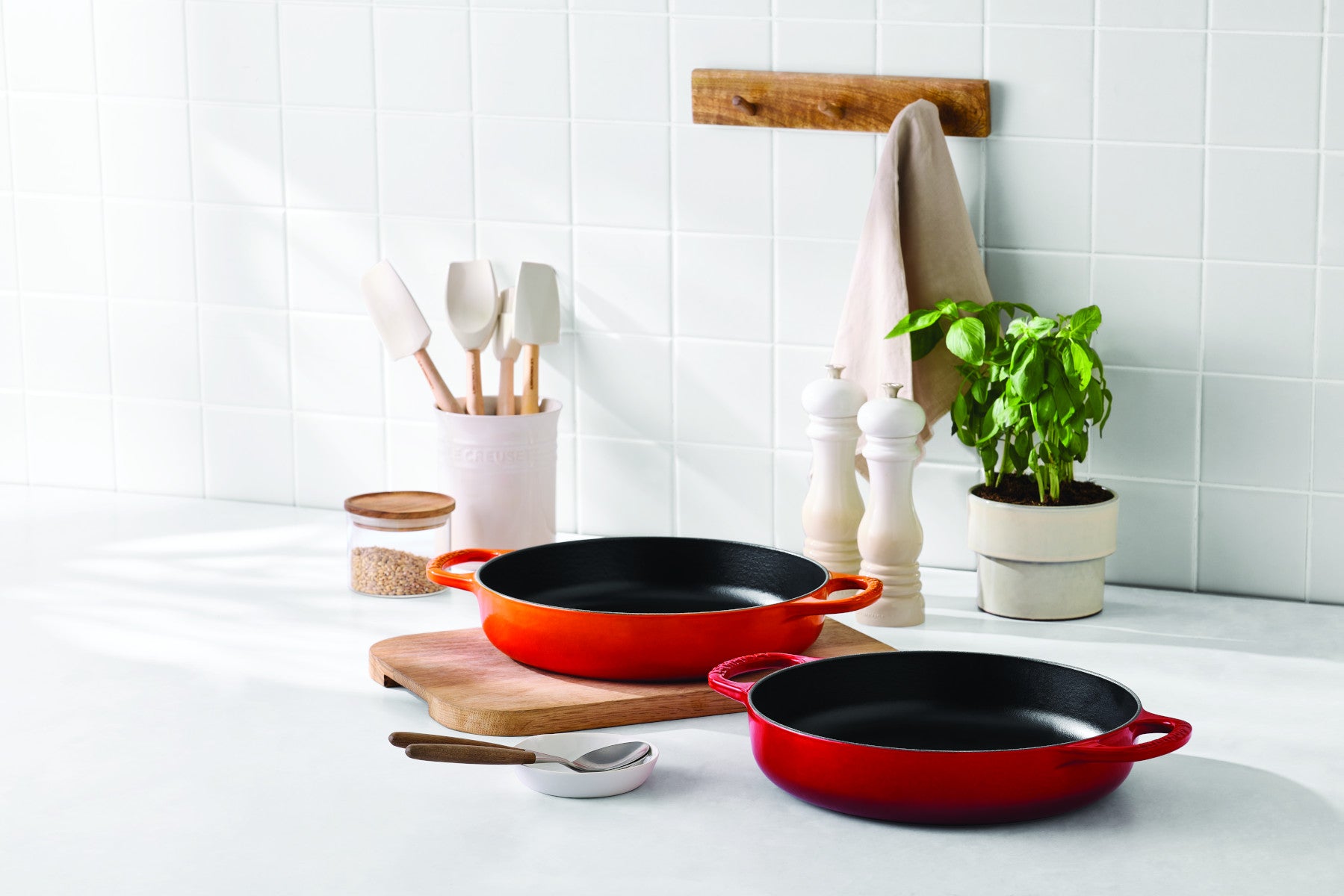 Le Creuset Servierpfanne Signature ofenrot 28,7cm Lifestyle 4