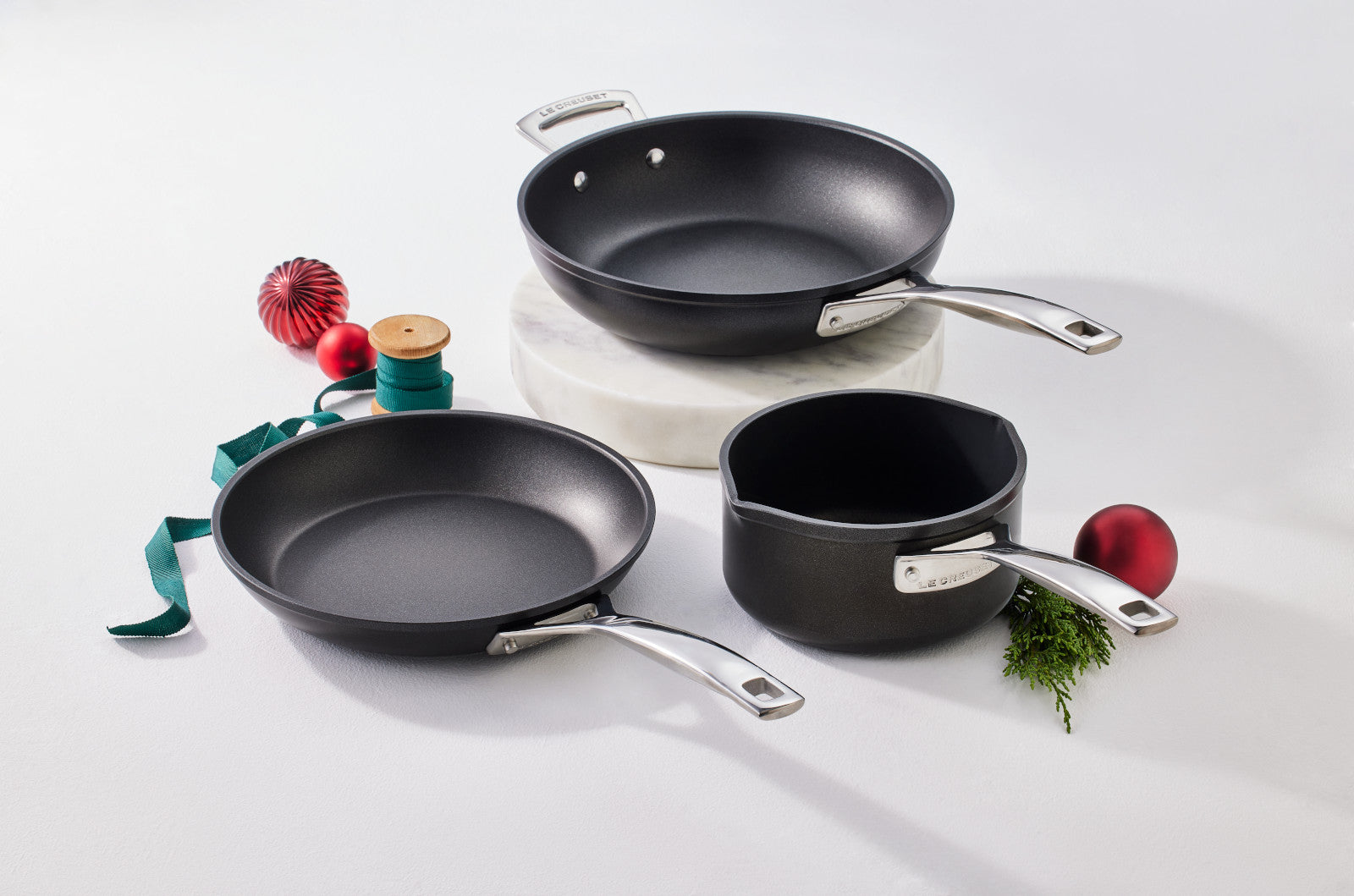 Le Creuset Aluminium-Antihaft Kochset 3tlg Lifestyle 2