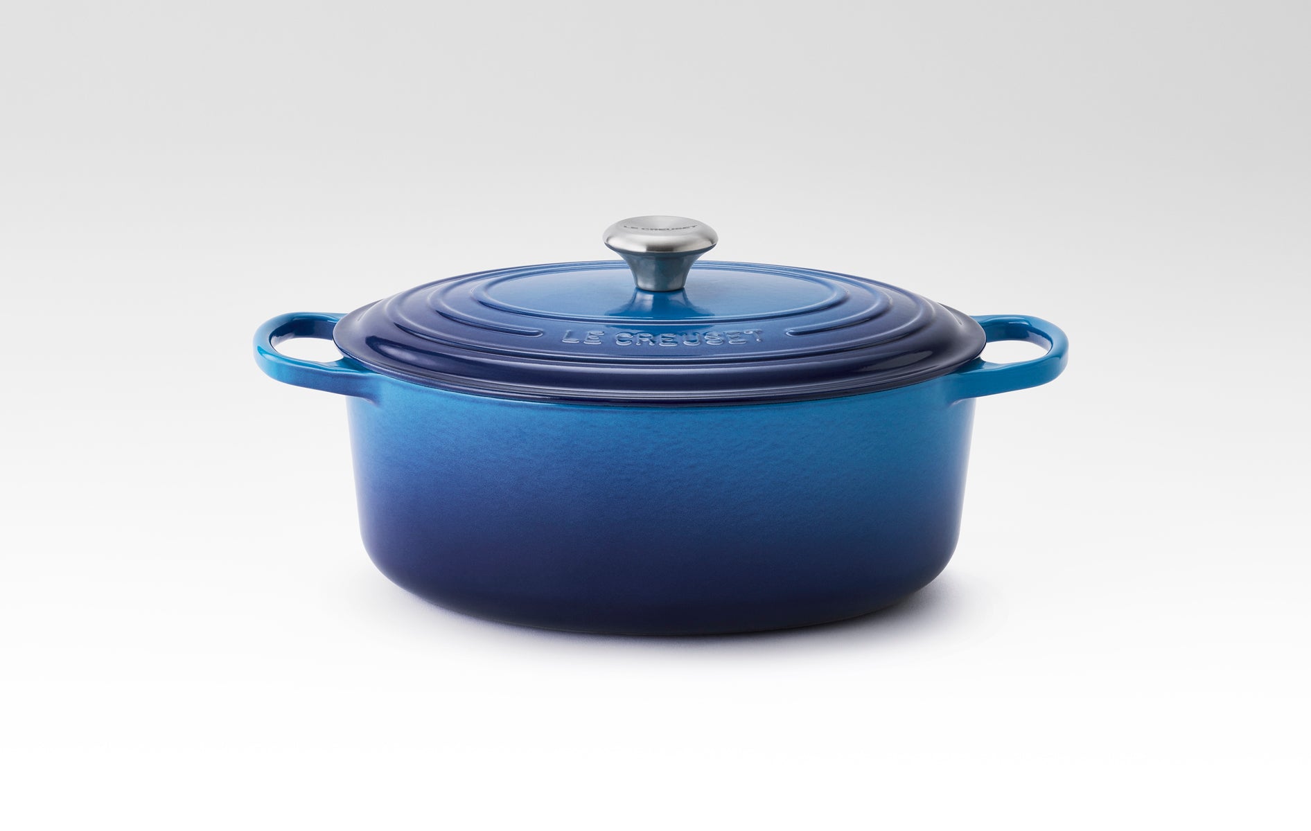 Le Creuset Bräter Signatur oval azure 25,7cm Lifestyle 1