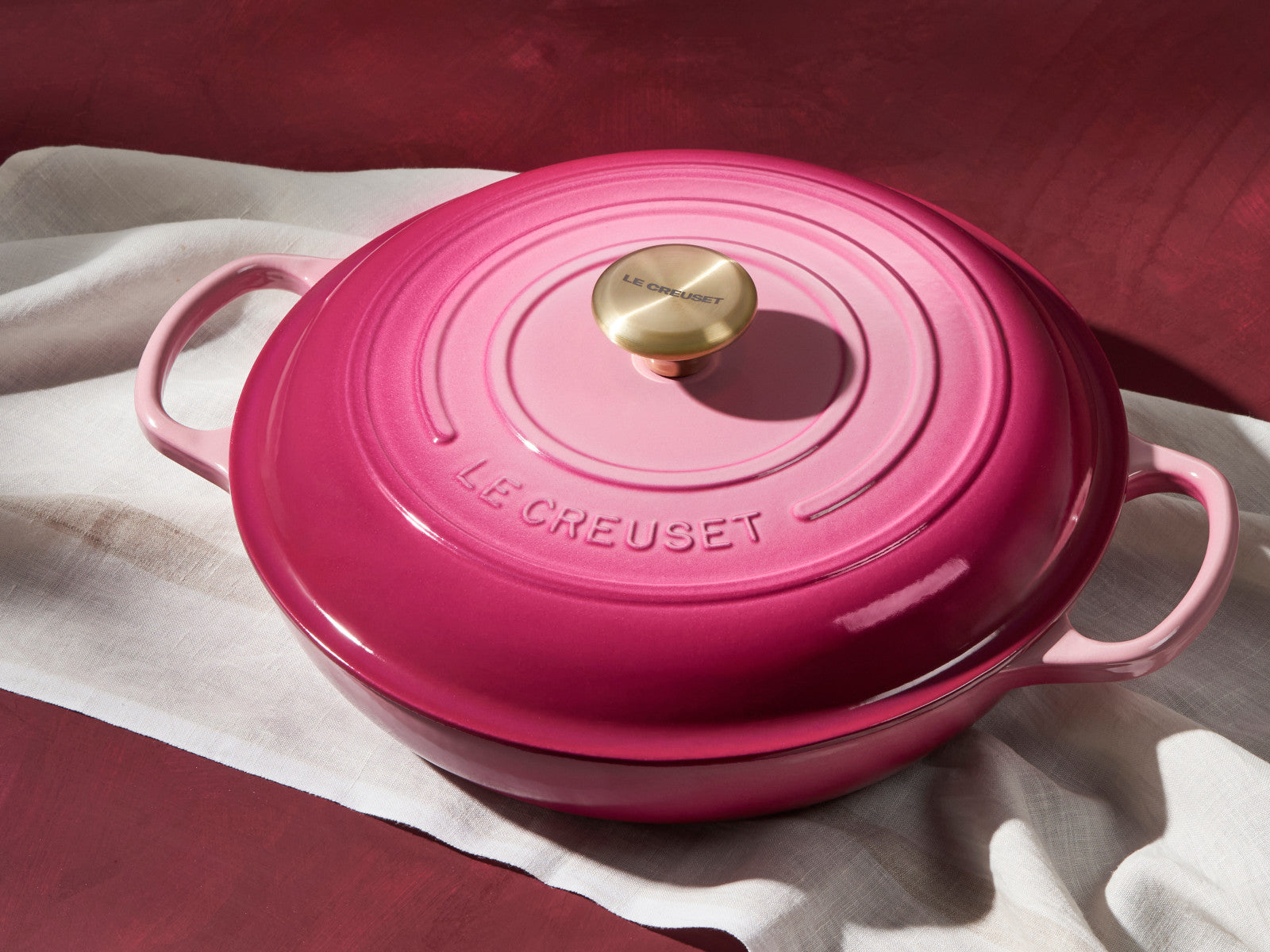 Les Creuset Bräter Signature rund berry 24cm Lifestyle 2
