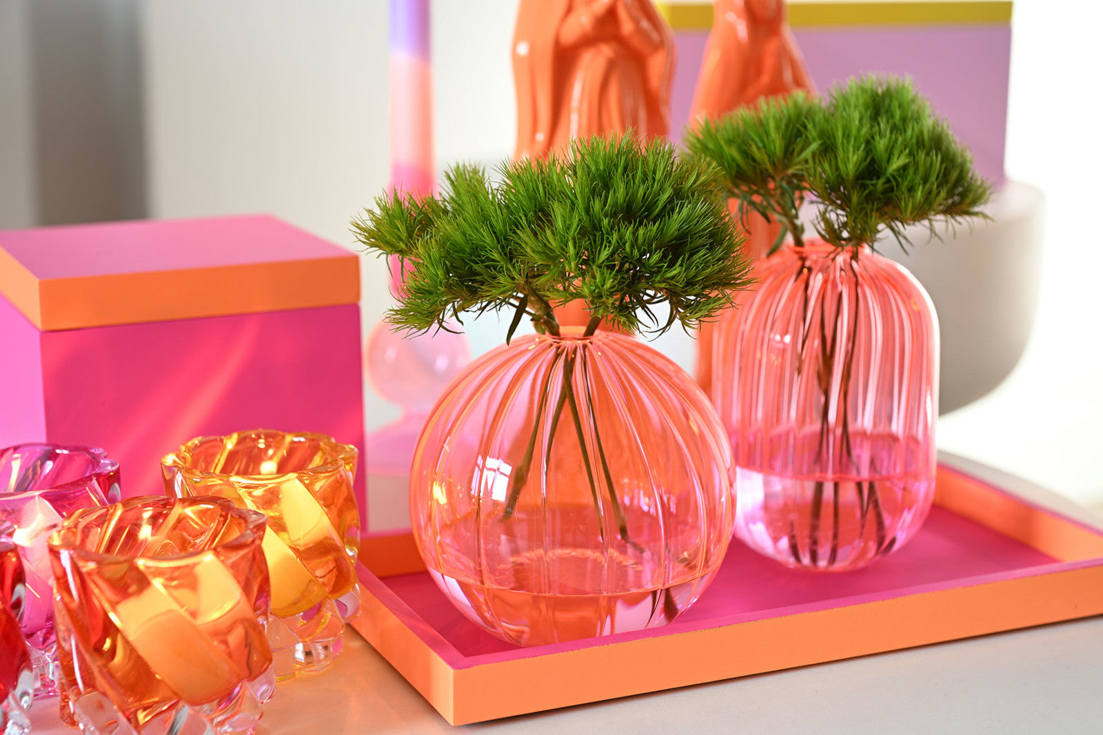 Giftcompany Neo Tablett rechteckig neon pink/ neon orange 30cm Lifestyle 4