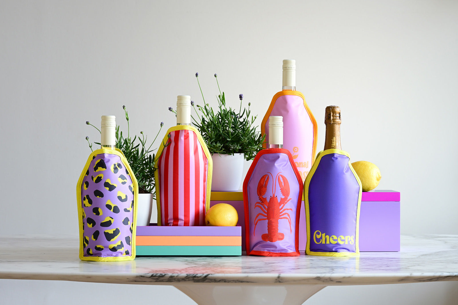 Giftcompany Froid Kühlmanschette Champagnerflasche grau/rosa 23,5cm Lifestyle 1