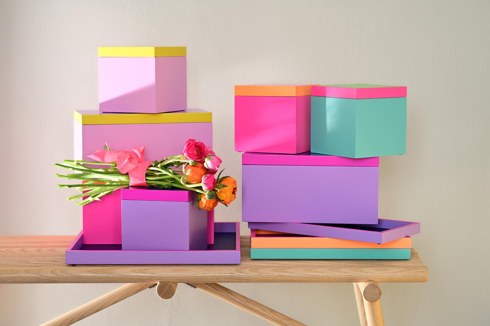 Giftcompany Neo Tablett rechteckig neon pink/ neon orange 30cm Lifestyle 2