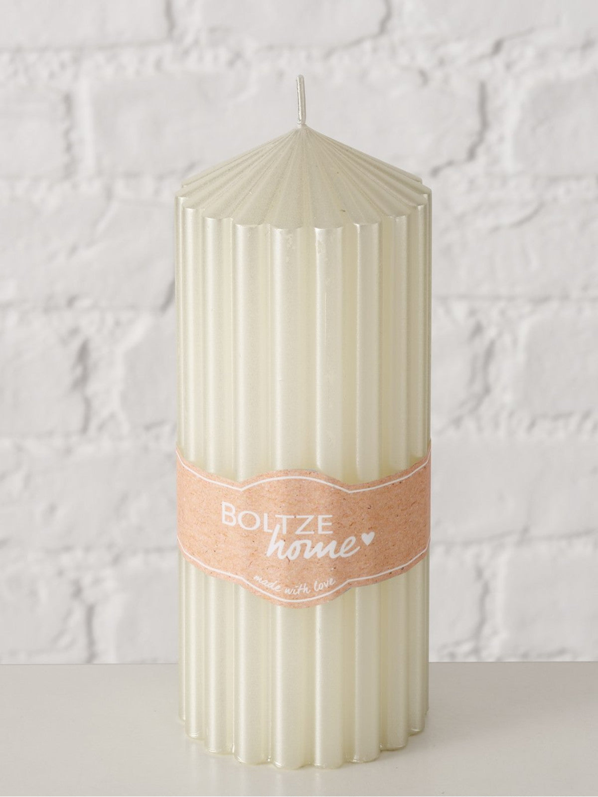 Boltze Classic Stumpenkerze Gleamy champagner 17cm Lifestyle 2