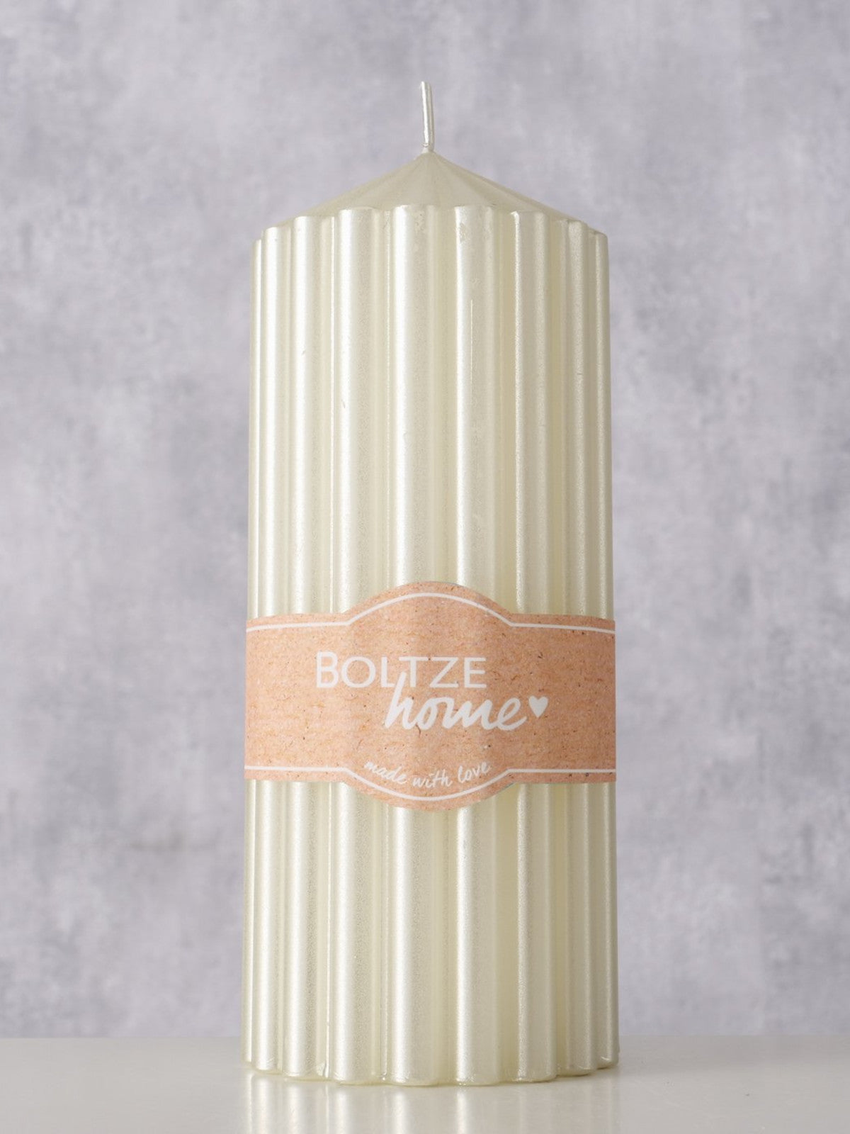 Boltze Classic Stumpenkerze Gleamy champagner 17cm Lifestyle 1