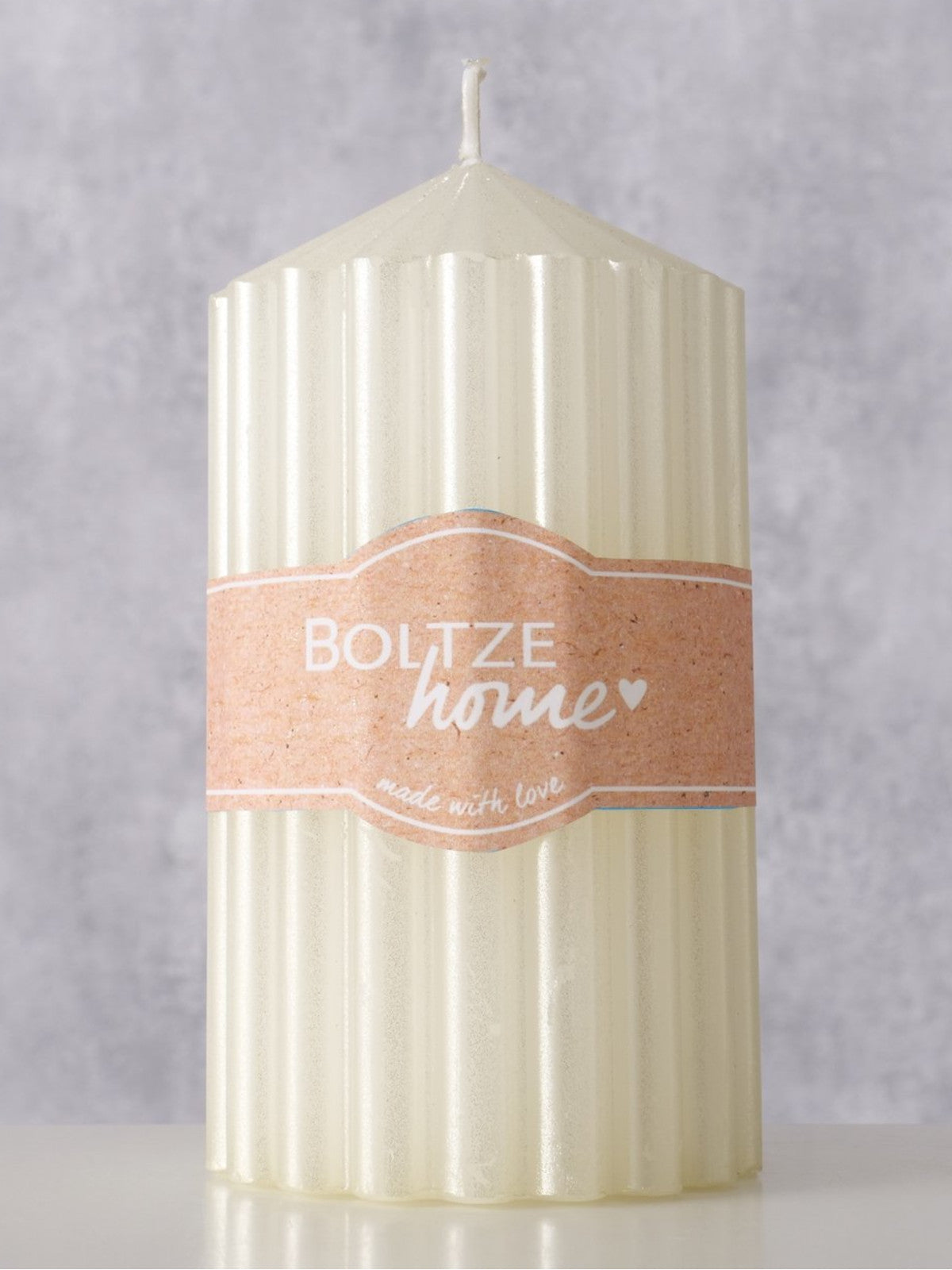 Boltze Classic Stumpenkerze Gleamy champagner 13cm Lifestyle 2