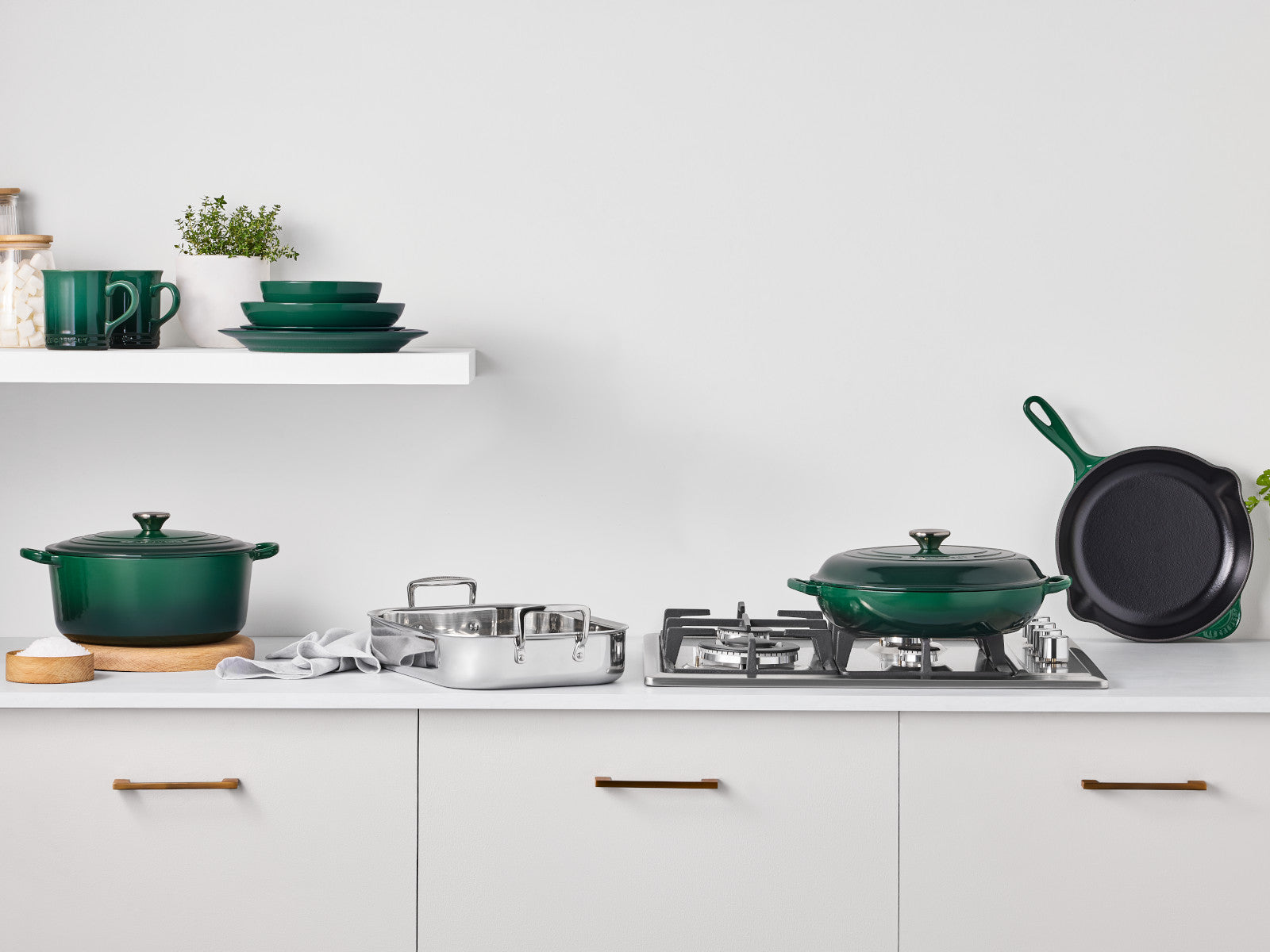 Le Creuset Bräter Tradition oval juniper 31cm Lifestyle 1