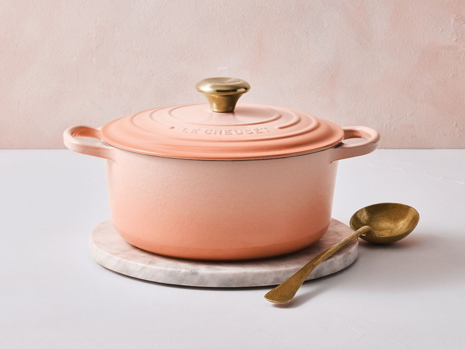 Le Creuset Bräter Signature rund mit Goldknopf pêche 20cm - Produktbild 9