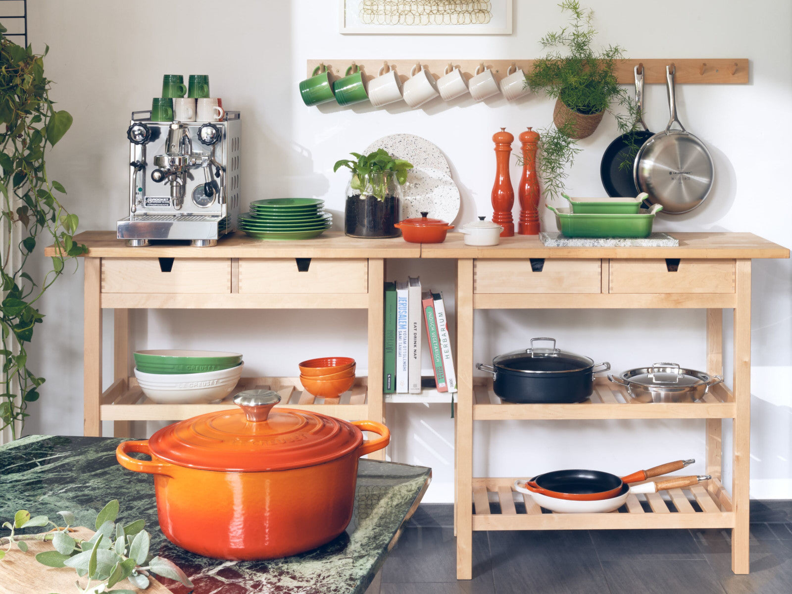 Le Creuset Bräter Signature oval nuit 33cm Lifestyle 1