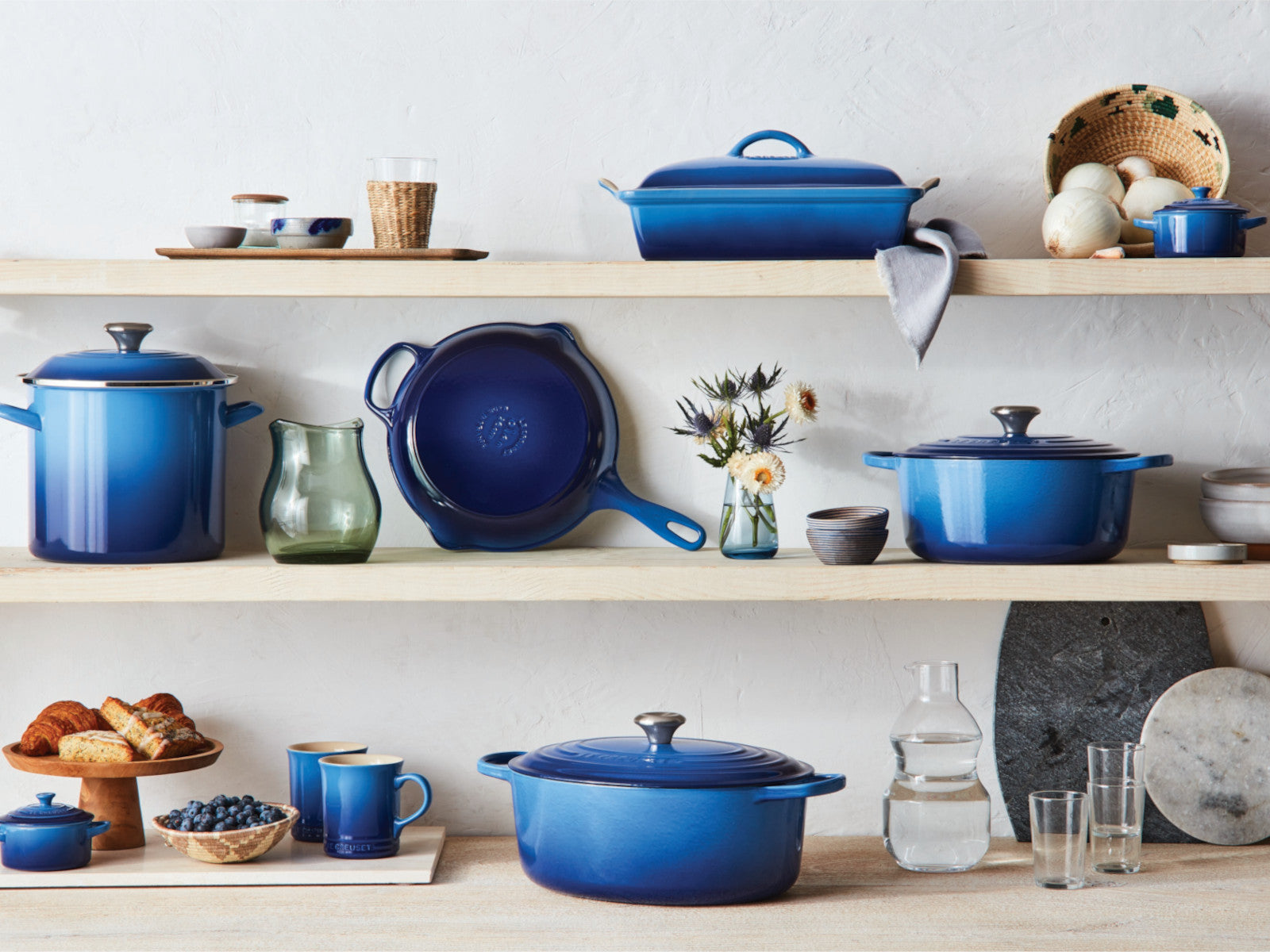 Le Creuset Bräter Signature oval azure  33cm Lifestyle 3