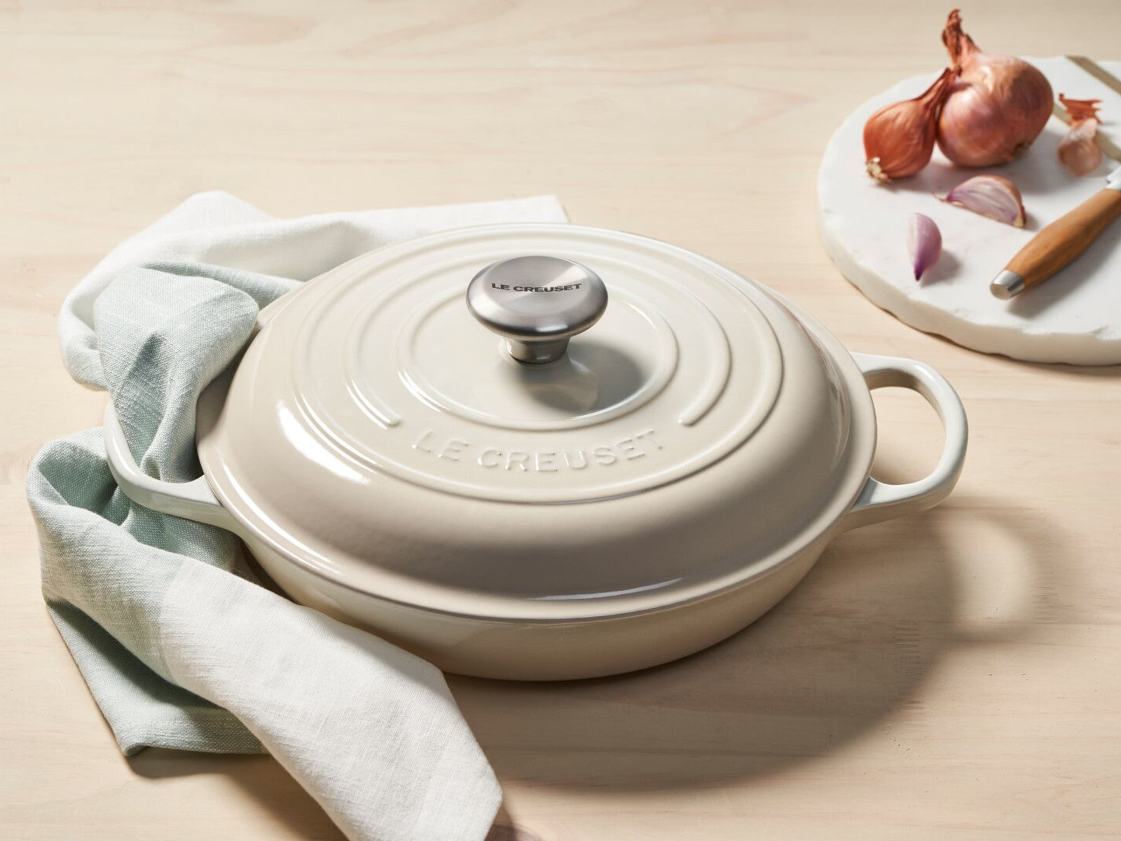 Le Creuset Gourmet-Profitopf Signature azure 26cm Lifestyle 2