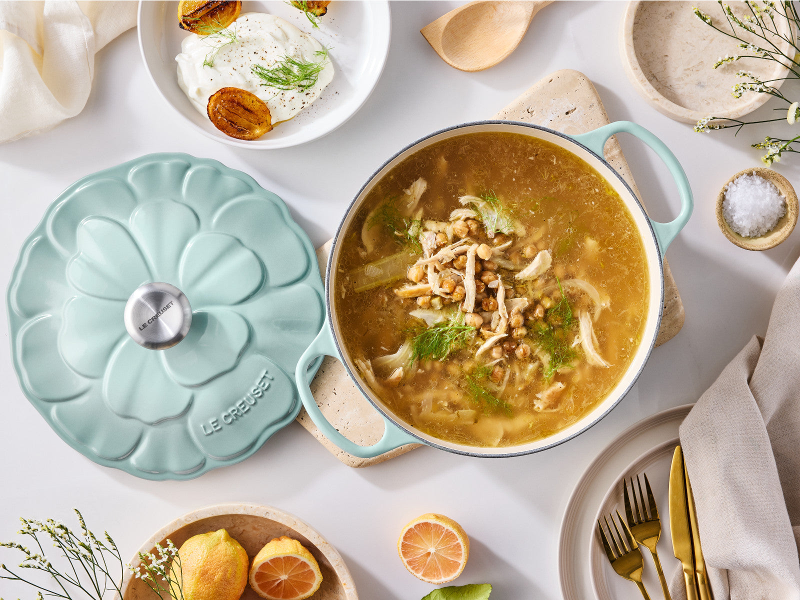 Le Creuset Bräter Blume Signature rund sea salt 26cm - Produktbild 6