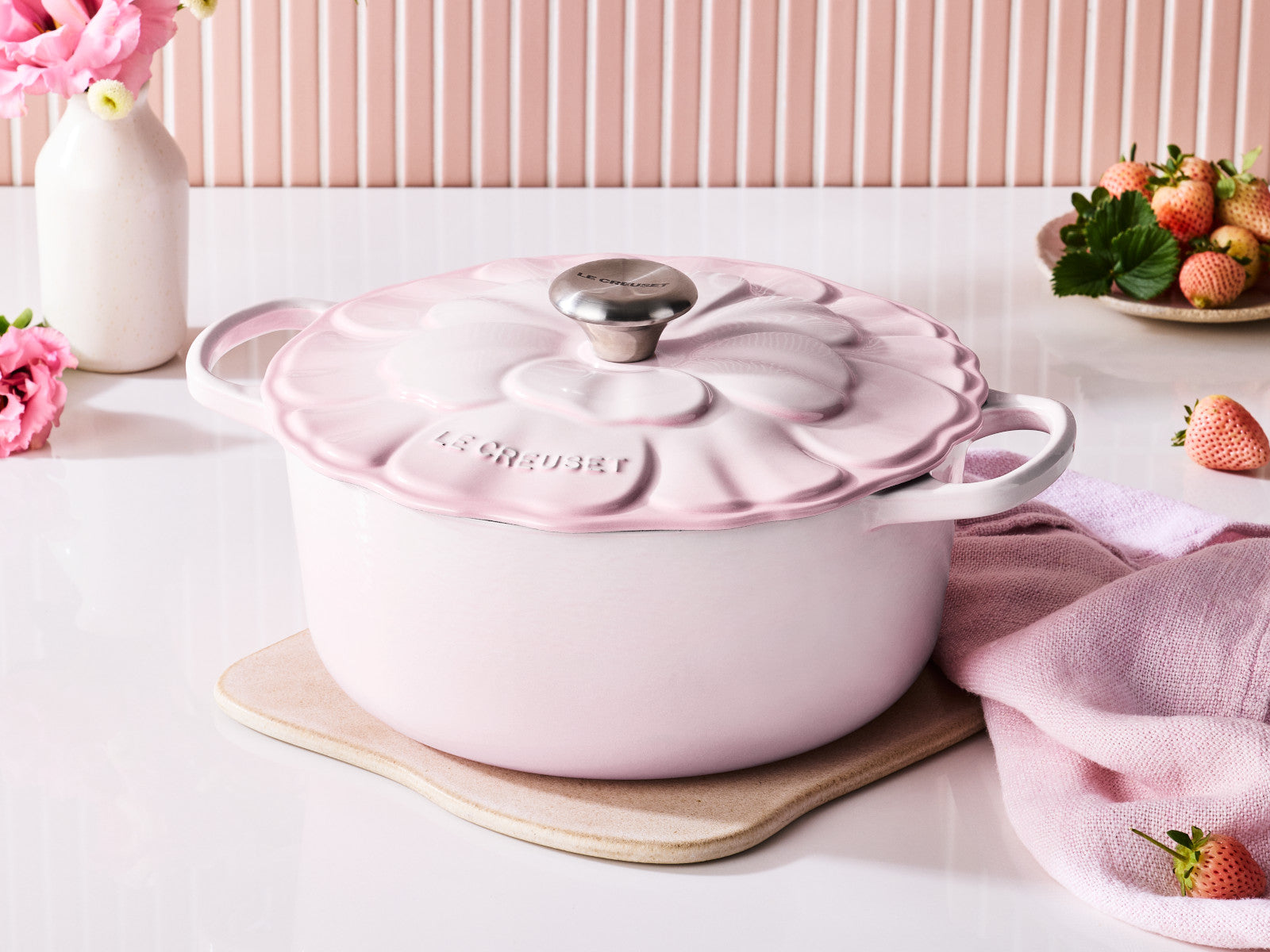 Le Creuset Bräter Blume Signature rund shell pink 26cm - Produktbild 8