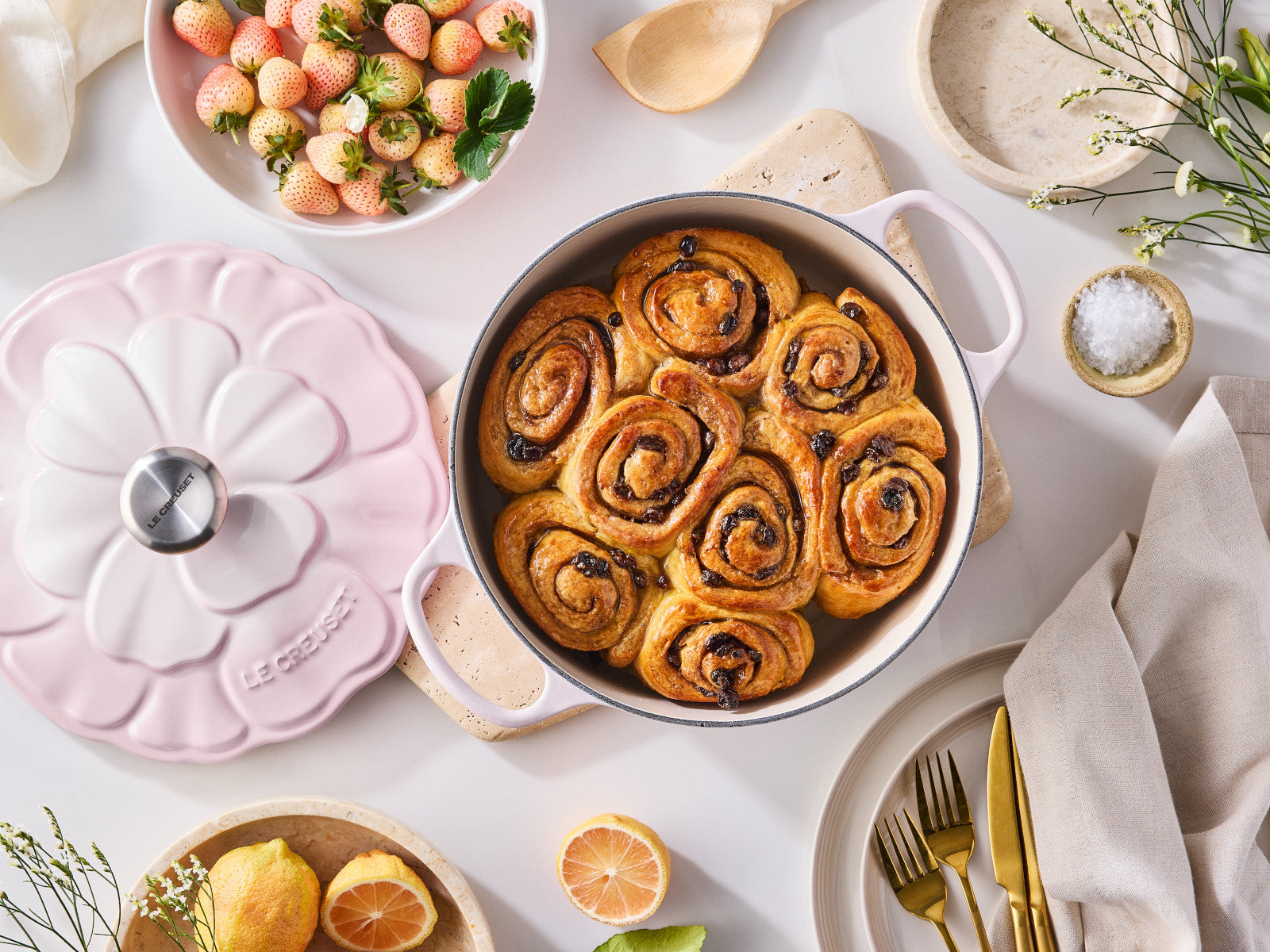Le Creuset Bräter Blume Signature rund shell pink 26cm - Produktbild 7