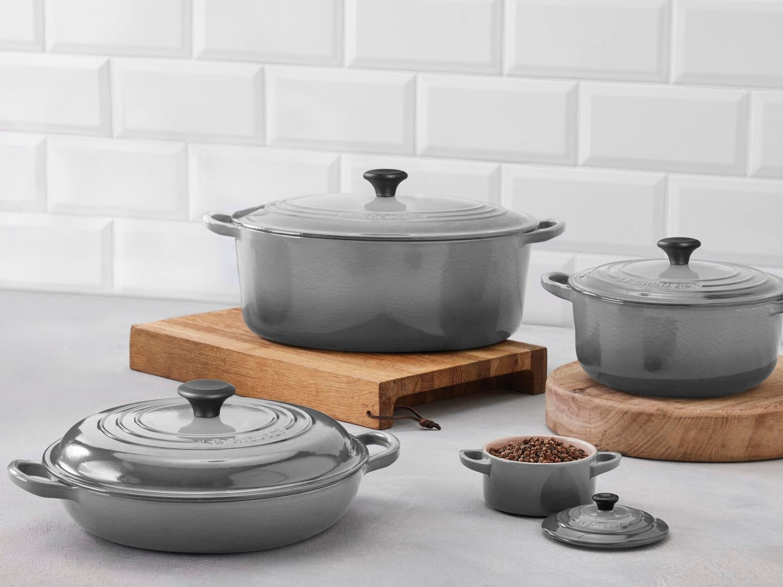 Le Creuset Gourmet-Profitopf Tradition rund perlgrau 30cm Lifestyle 2