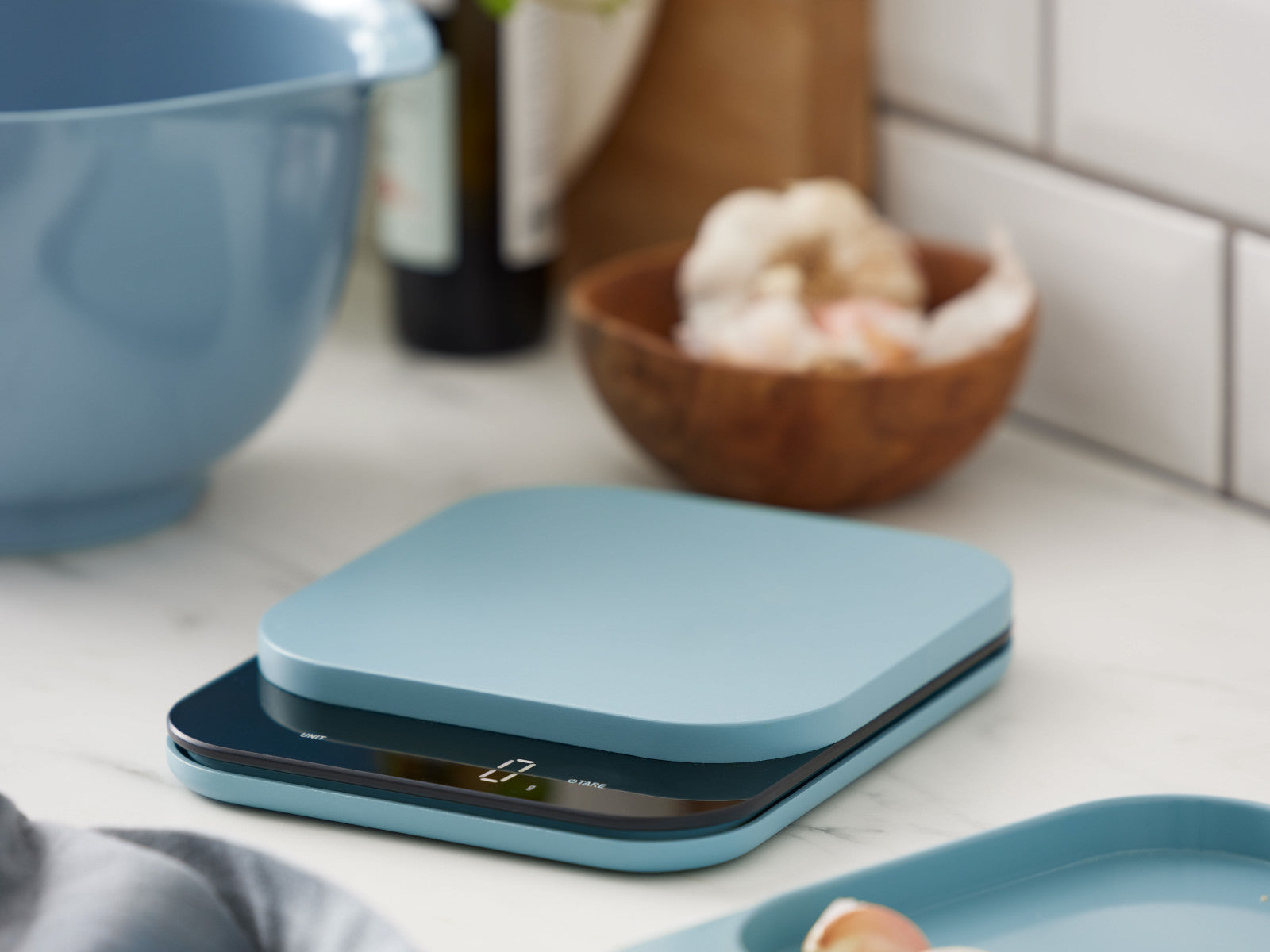 Rosti Mensura Küchenwaage digital dusty blue Lifestyle 1