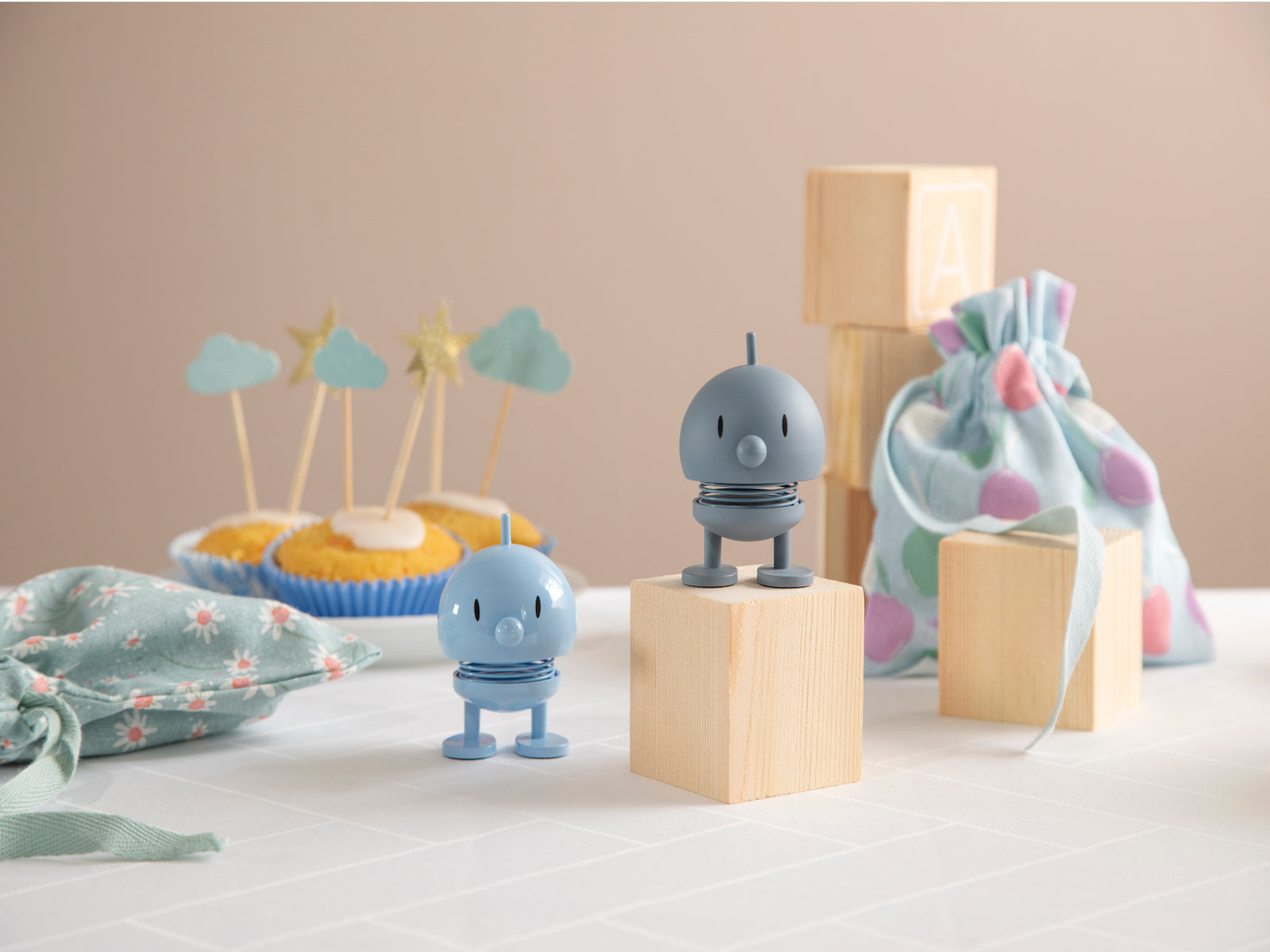 Hoptimist Soft Bumble S Sky 7,6cm Lifestyle 9