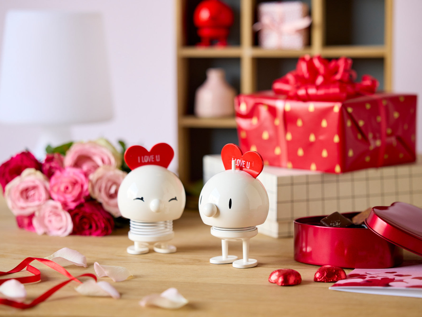 Hoptimist Love Bumble S white 7,2cm Lifestyle 3