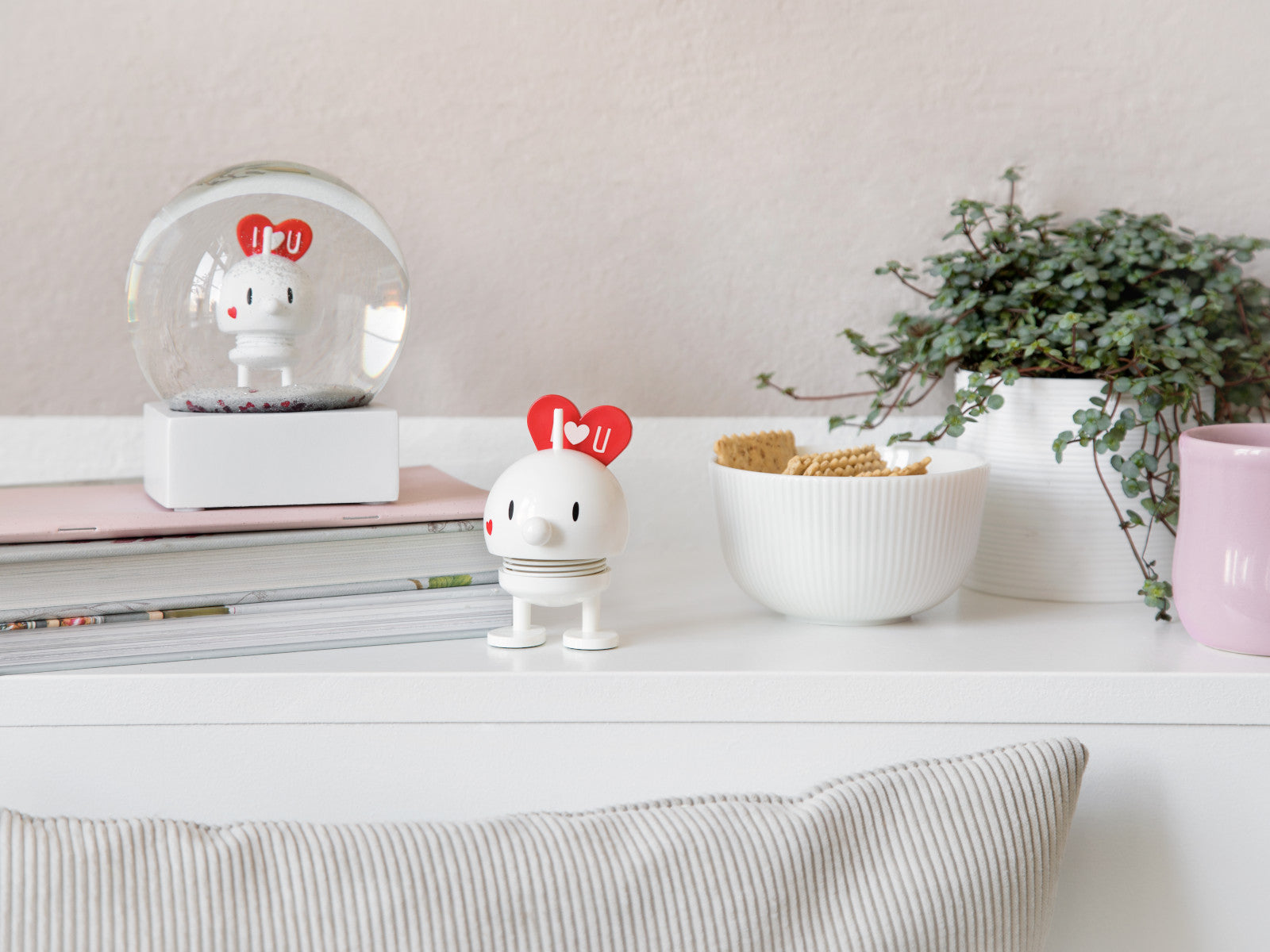 Hoptimist Love Bumble S white 7,2cm Lifestyle 2