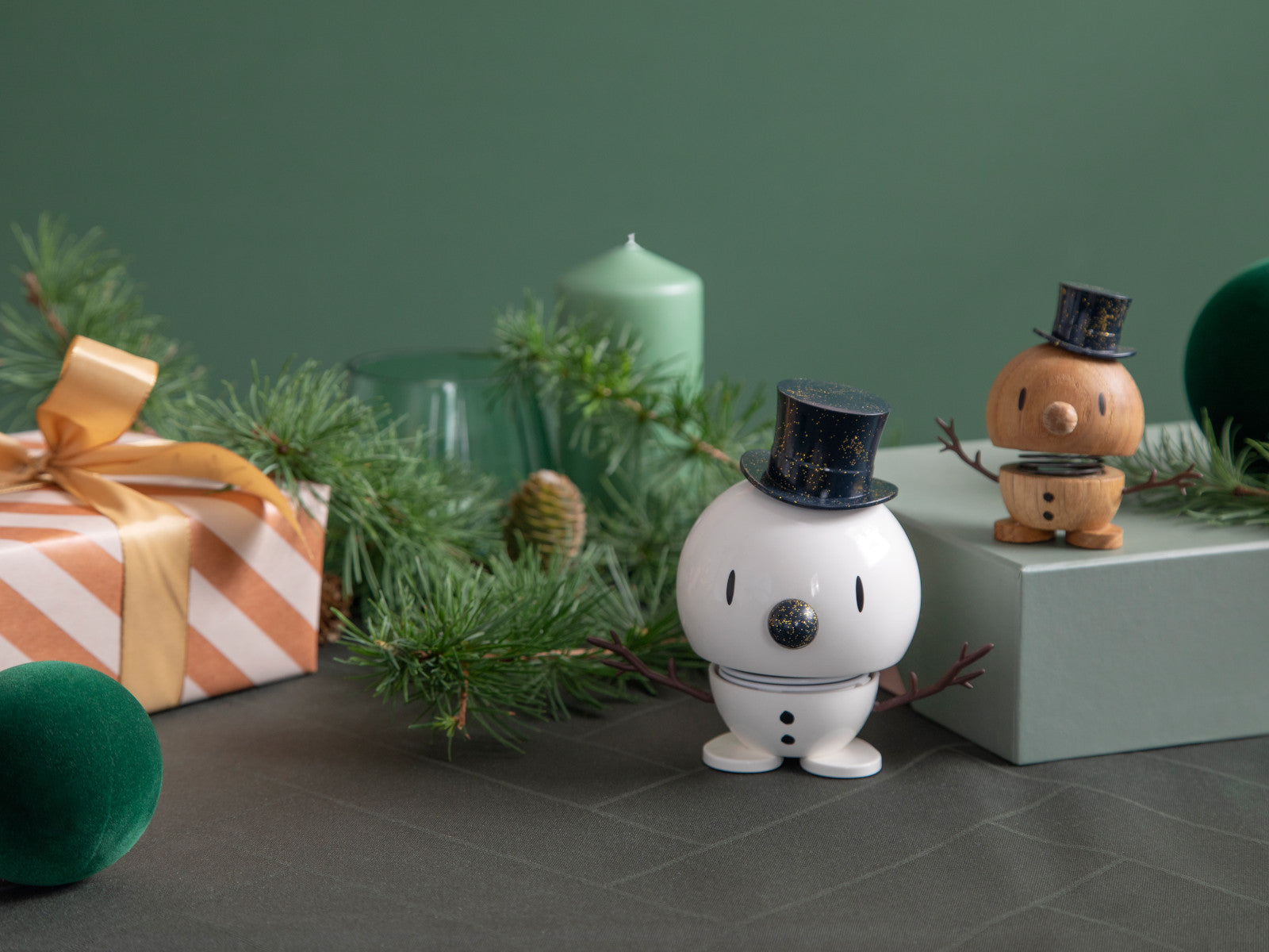 Hoptimist Snowman S oak 7,8cm Lifestyle 2
