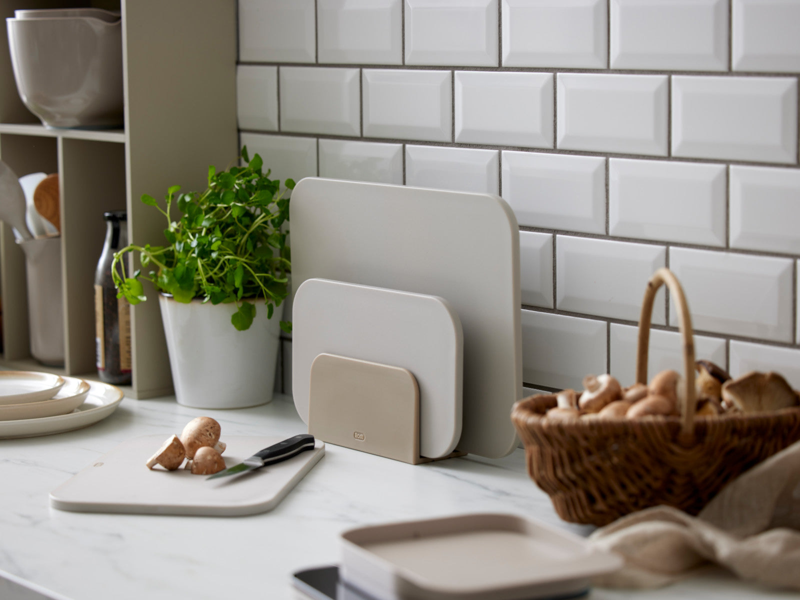 Rosti Choptima Schneidebrett humus 36cm Lifestyle 2