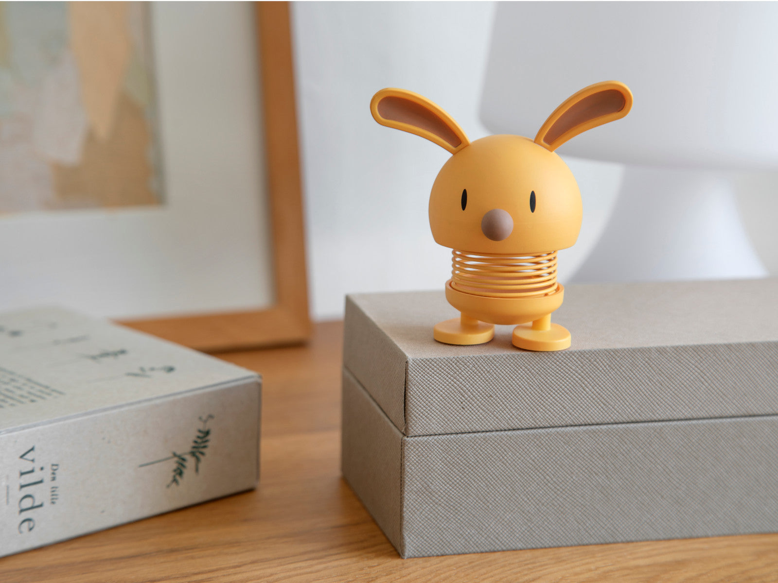 Hoptimist Soft Bunny S Mimosa 6,8cm Lifestyle 1