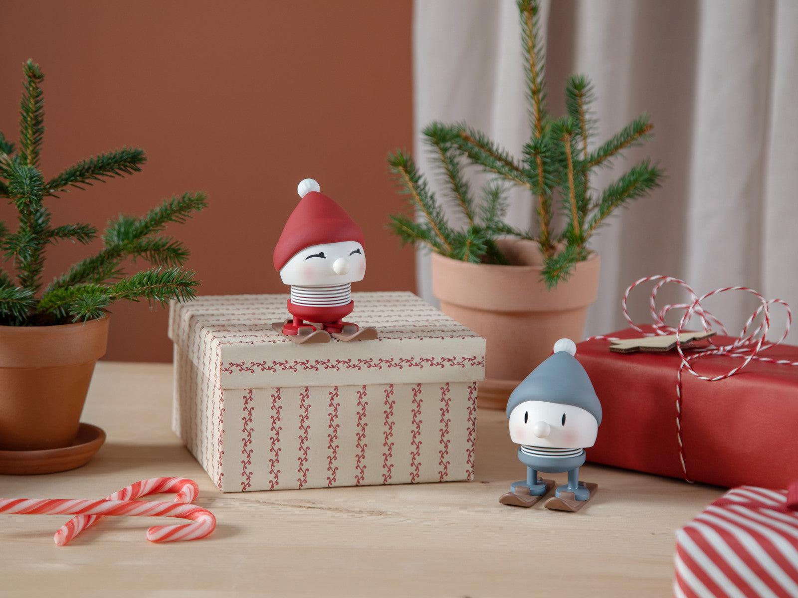 Hoptimist Soft Skiing Bumble S berry 7,2cm Lifestyle 1