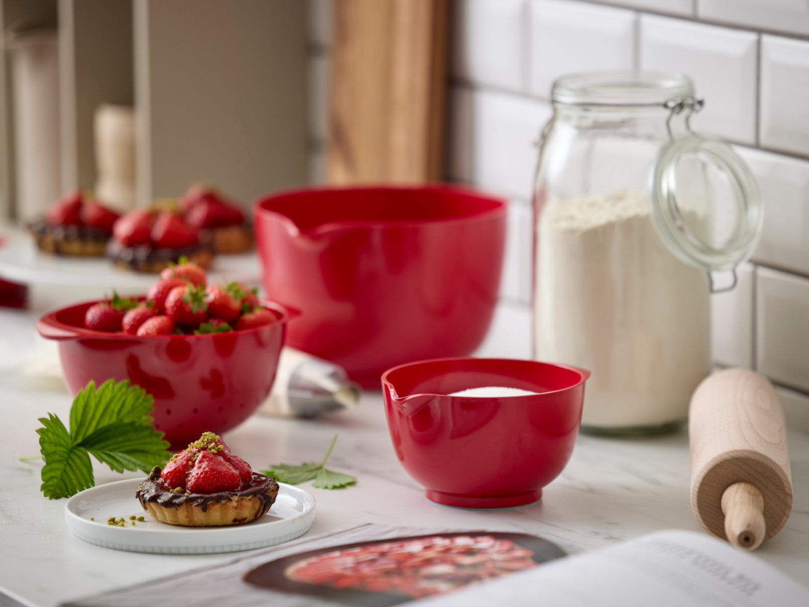 Rosti Margrethe Schüssel rot 1,5l Lifestyle 1